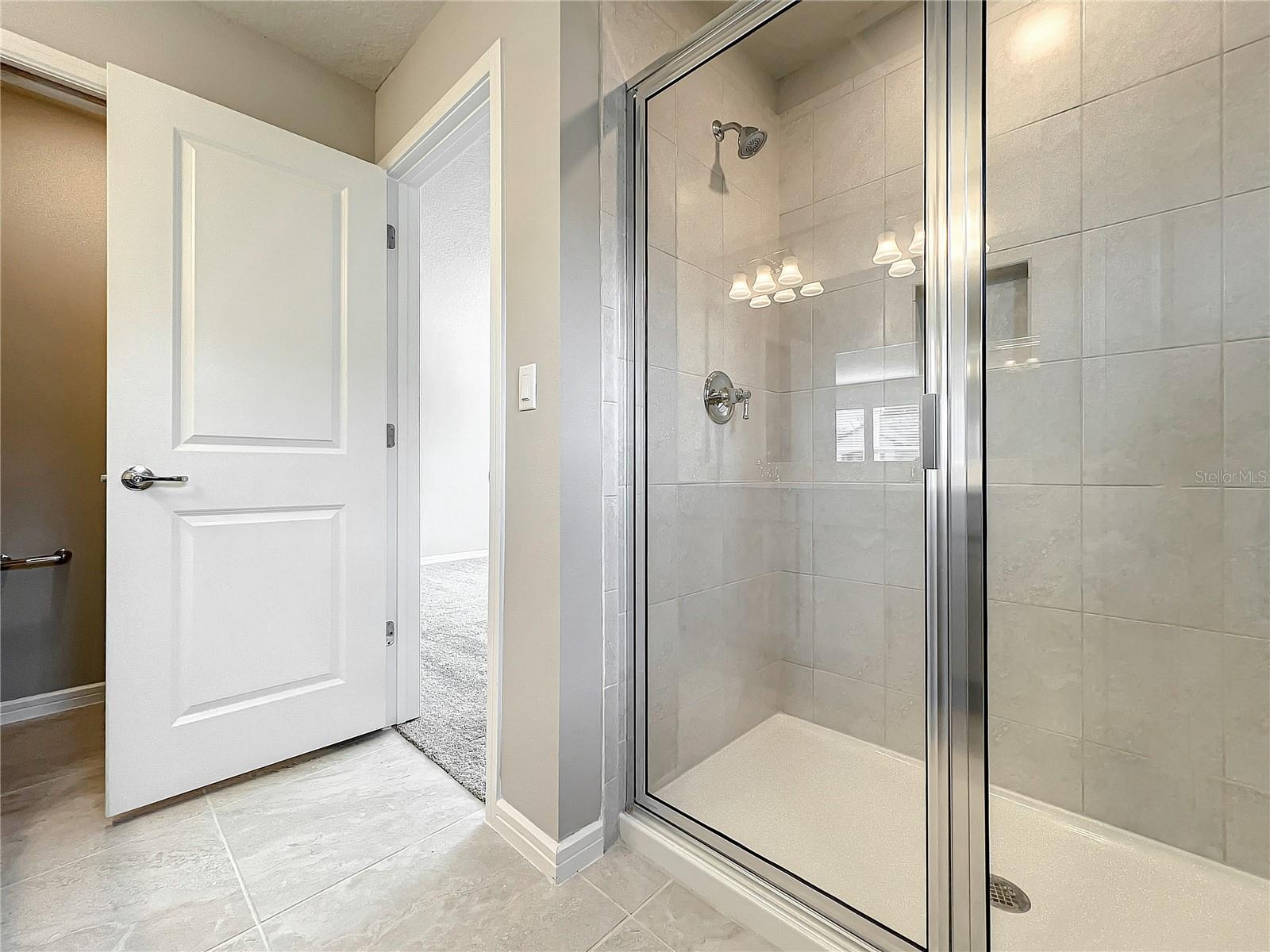 GRAYSON SQUARE - Residential Lease