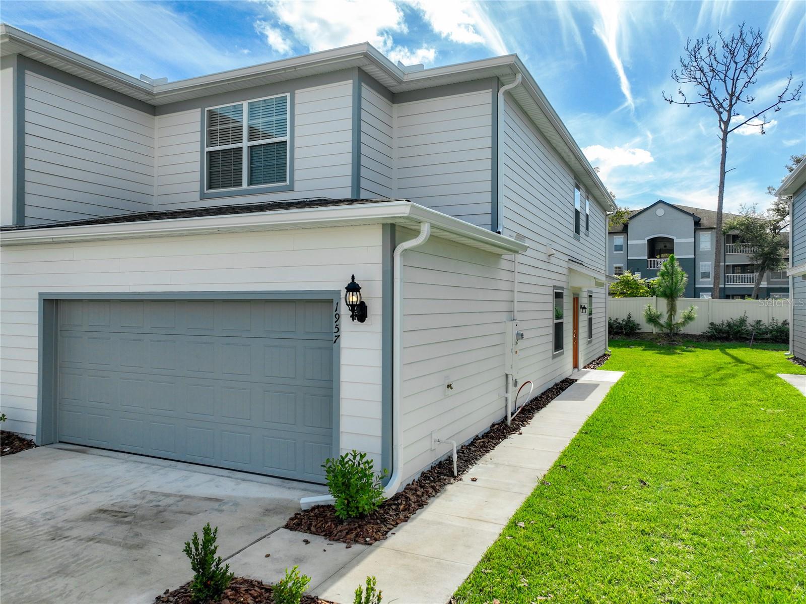 GRAYSON SQUARE - Residential Lease