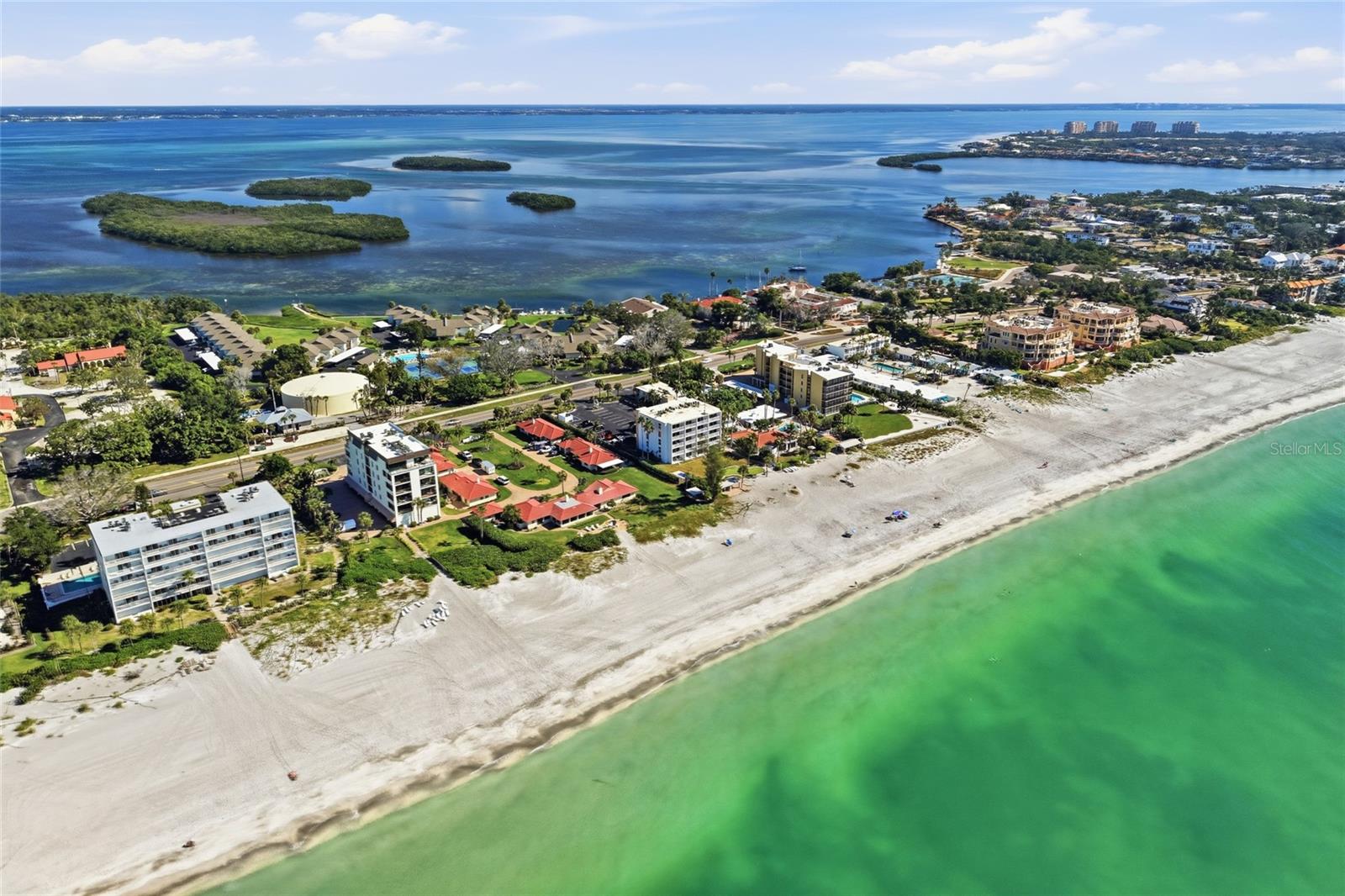 PELICAN HARBOUR & BEACH CLUB - Residential