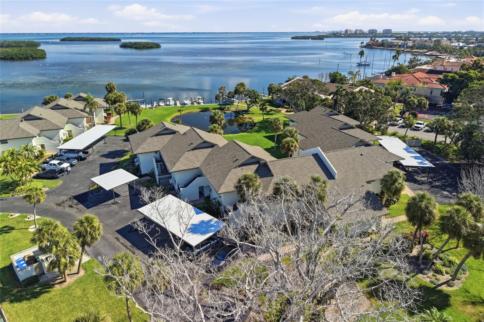 PELICAN HARBOUR & BEACH CLUB - Residential