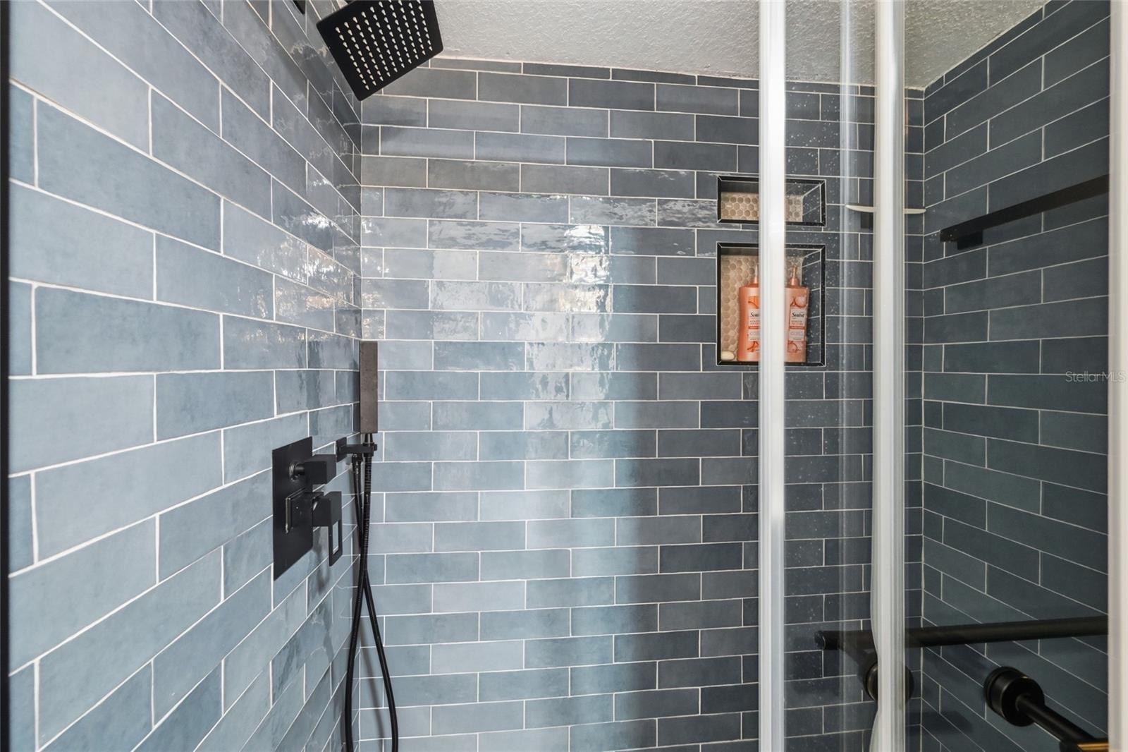 PELICAN HARBOUR & BEACH CLUB - Residential