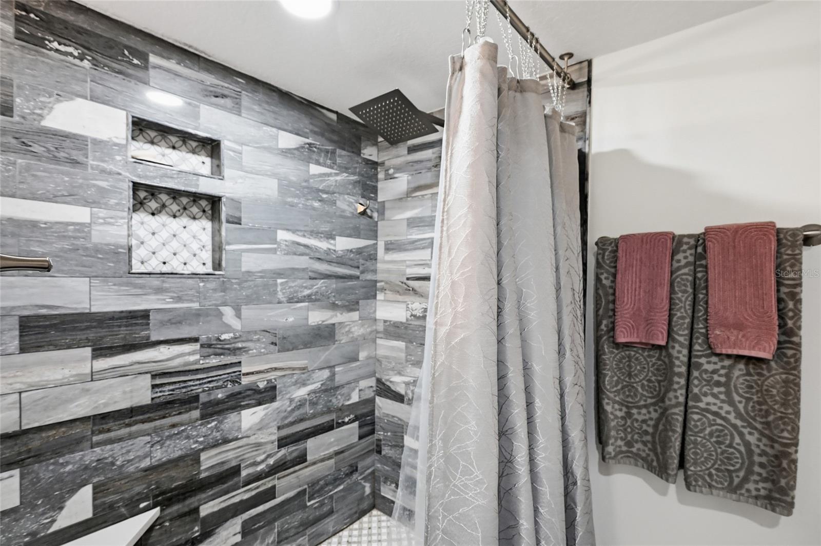 PELICAN HARBOUR & BEACH CLUB - Residential