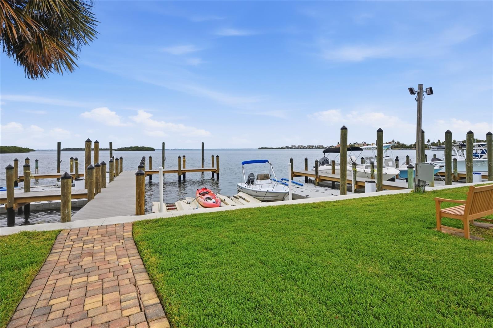 PELICAN HARBOUR & BEACH CLUB - Residential