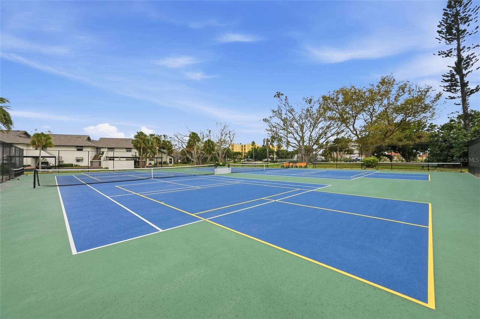 PELICAN HARBOUR & BEACH CLUB - Residential