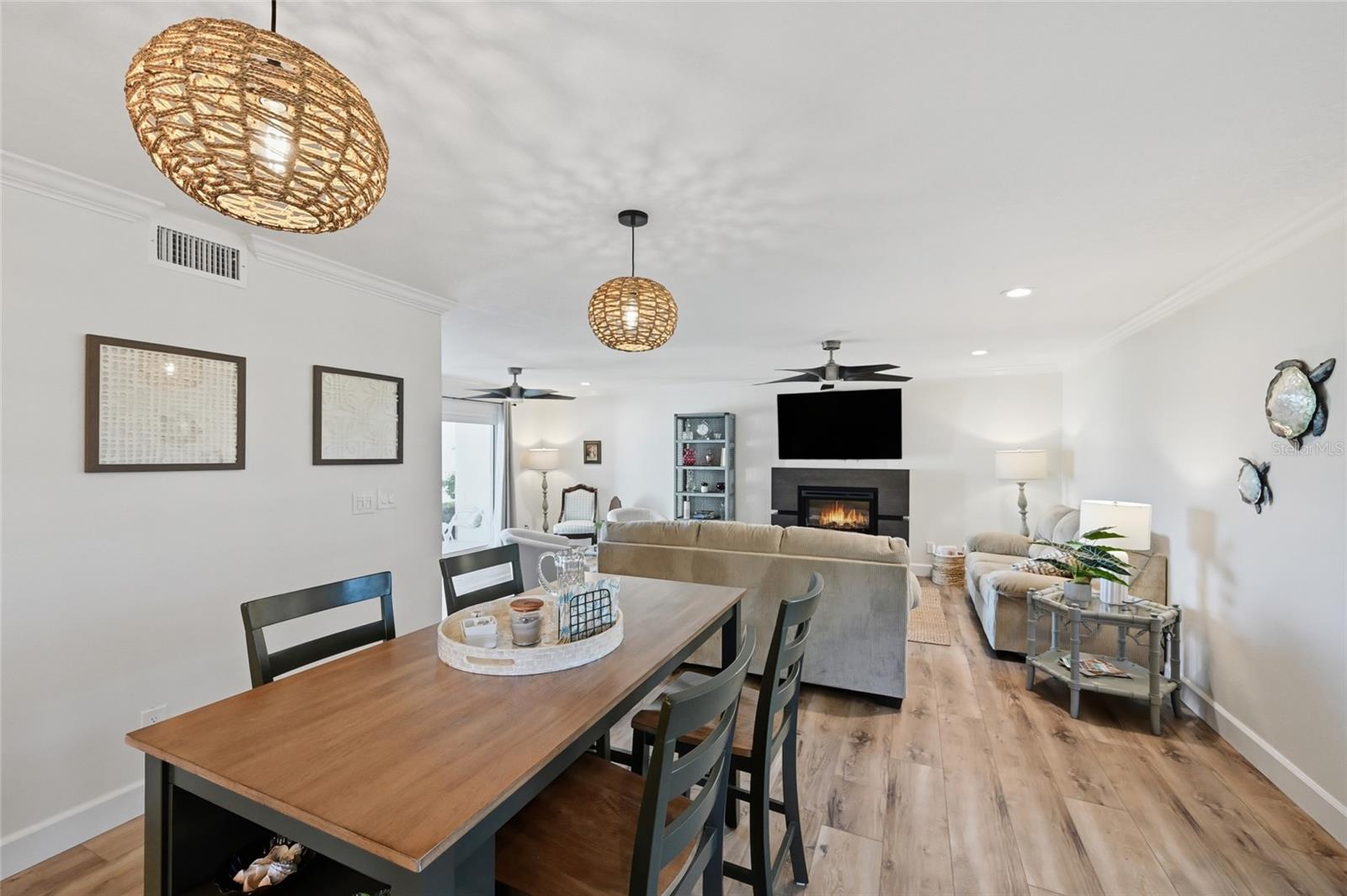 PELICAN HARBOUR & BEACH CLUB - Residential