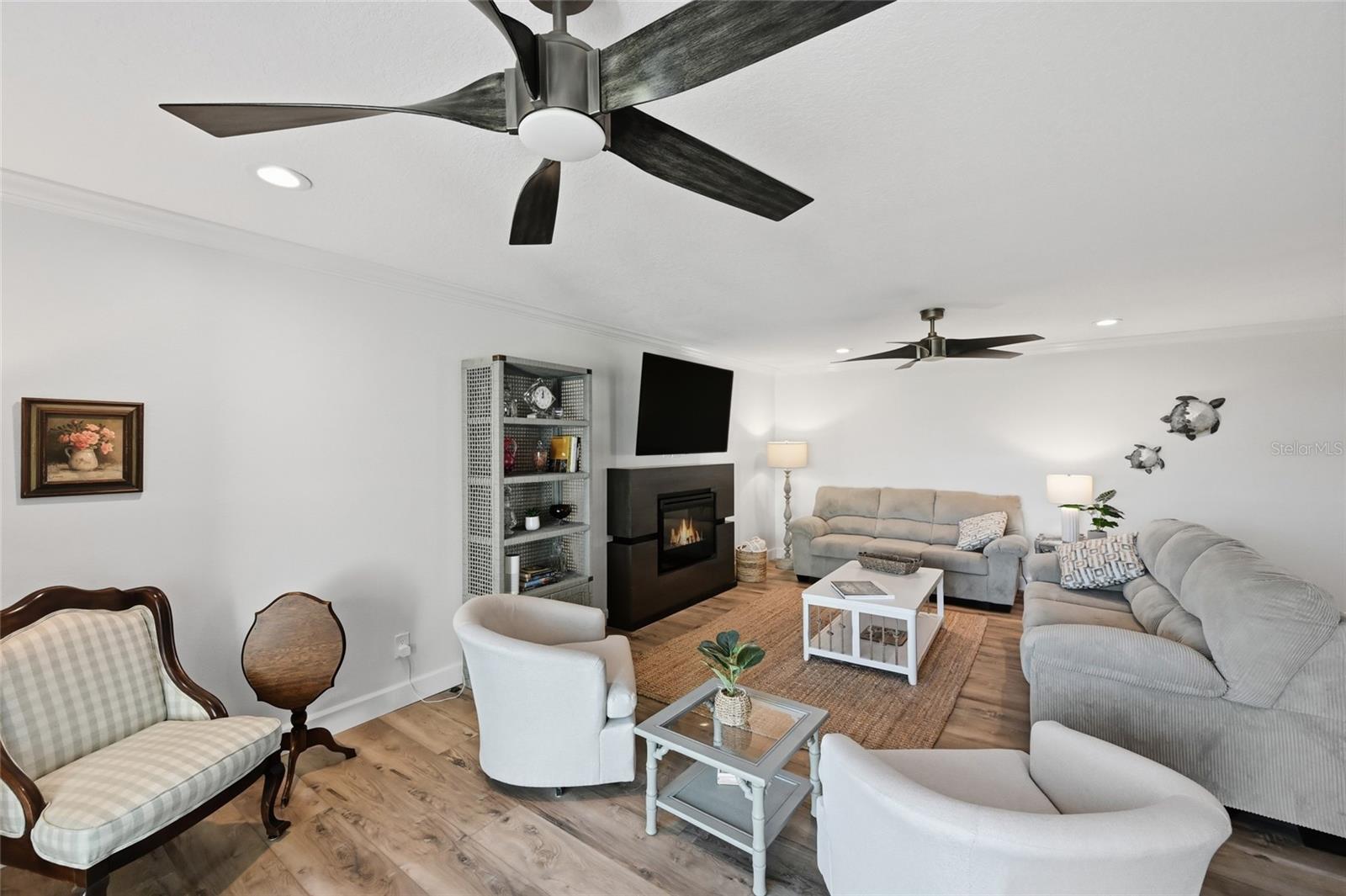 PELICAN HARBOUR & BEACH CLUB - Residential