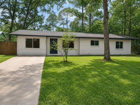 Photo of 4302 NW 21st Drive, Gainesville, FL 32605 (MLS # GC540946)