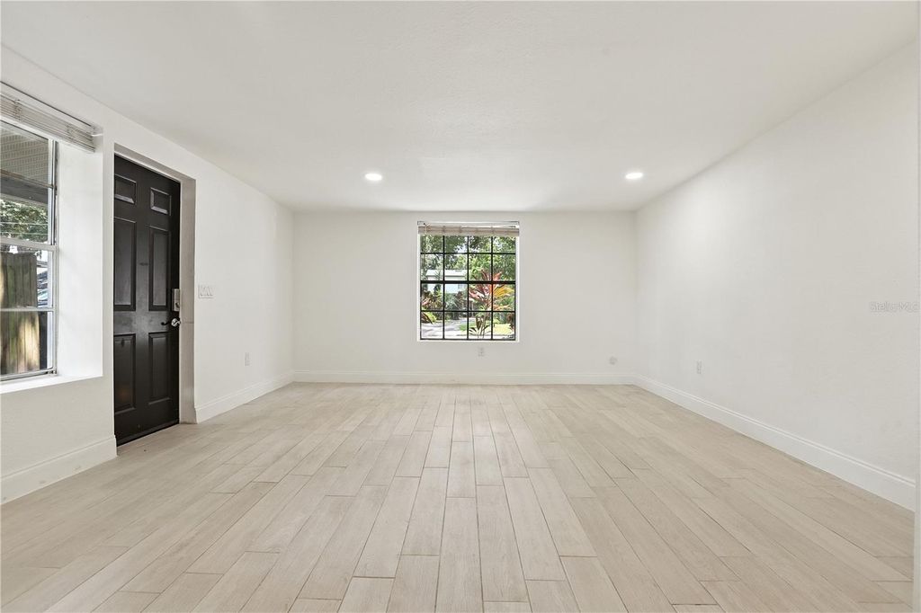 Photo of 1906 Cloverlawn Avenue, Orlando, FL 32806 (MLS # O6354215)