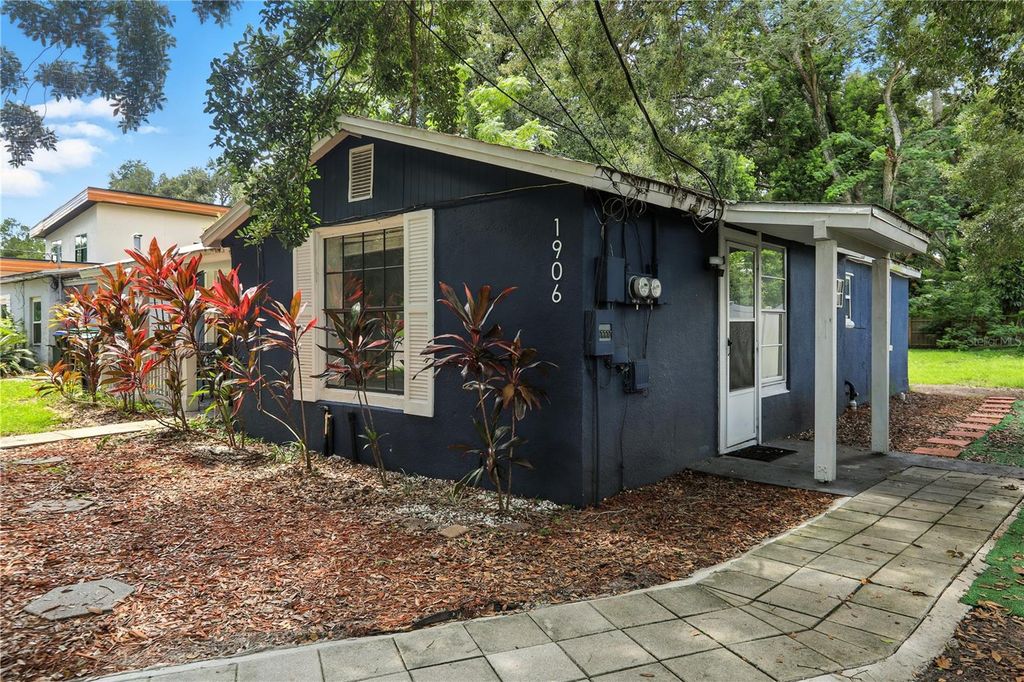 Photo of 1906 Cloverlawn Avenue, Orlando, FL 32806 (MLS # O6354215)