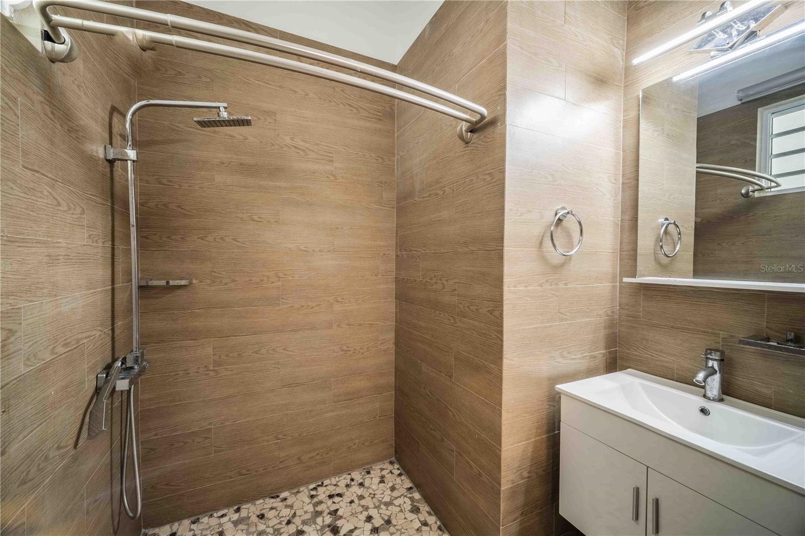 PORT ROAD - Residential