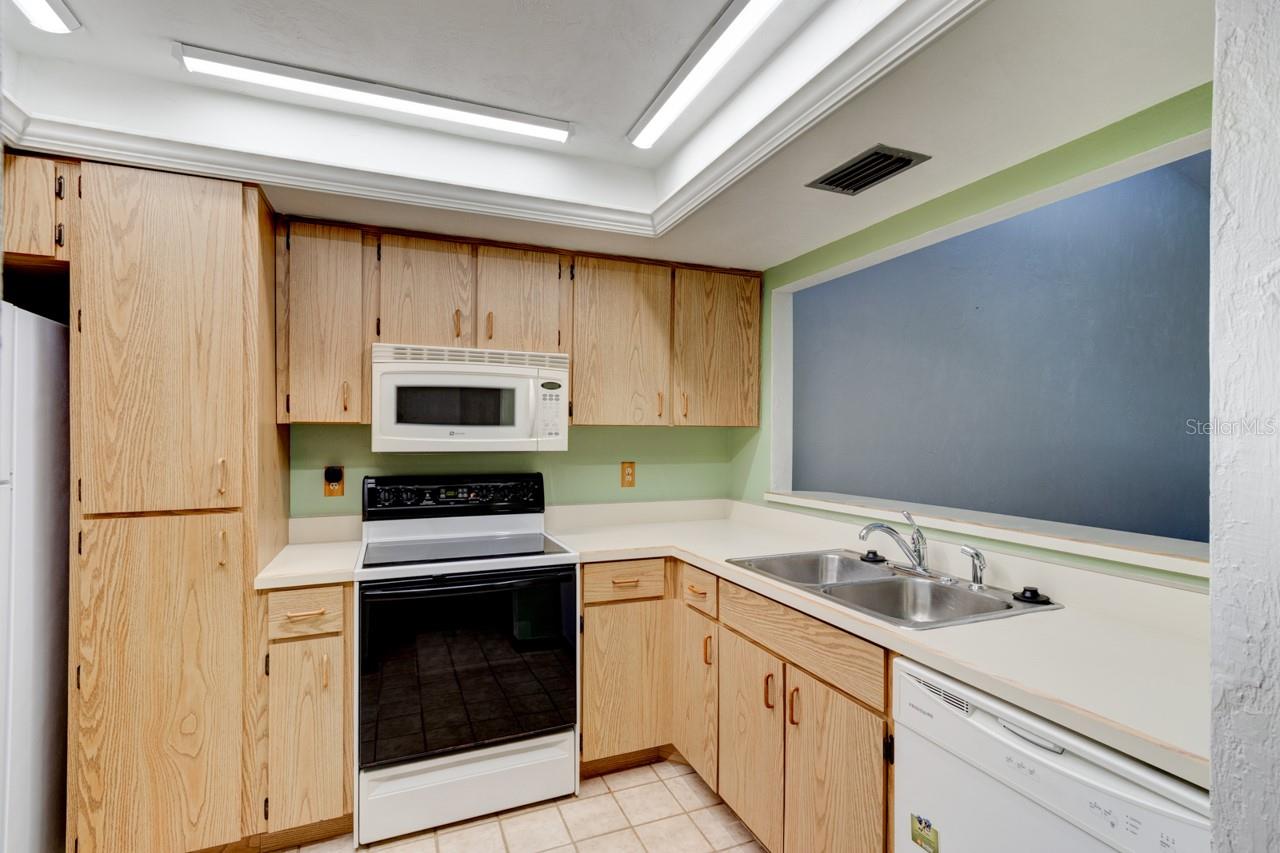 CHARTER OAKS TWNHMS - Residential