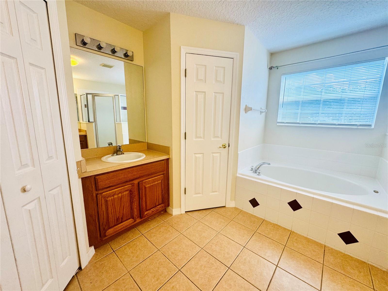CUMBRIAN LAKES RESORT PH 4 - Residential Lease