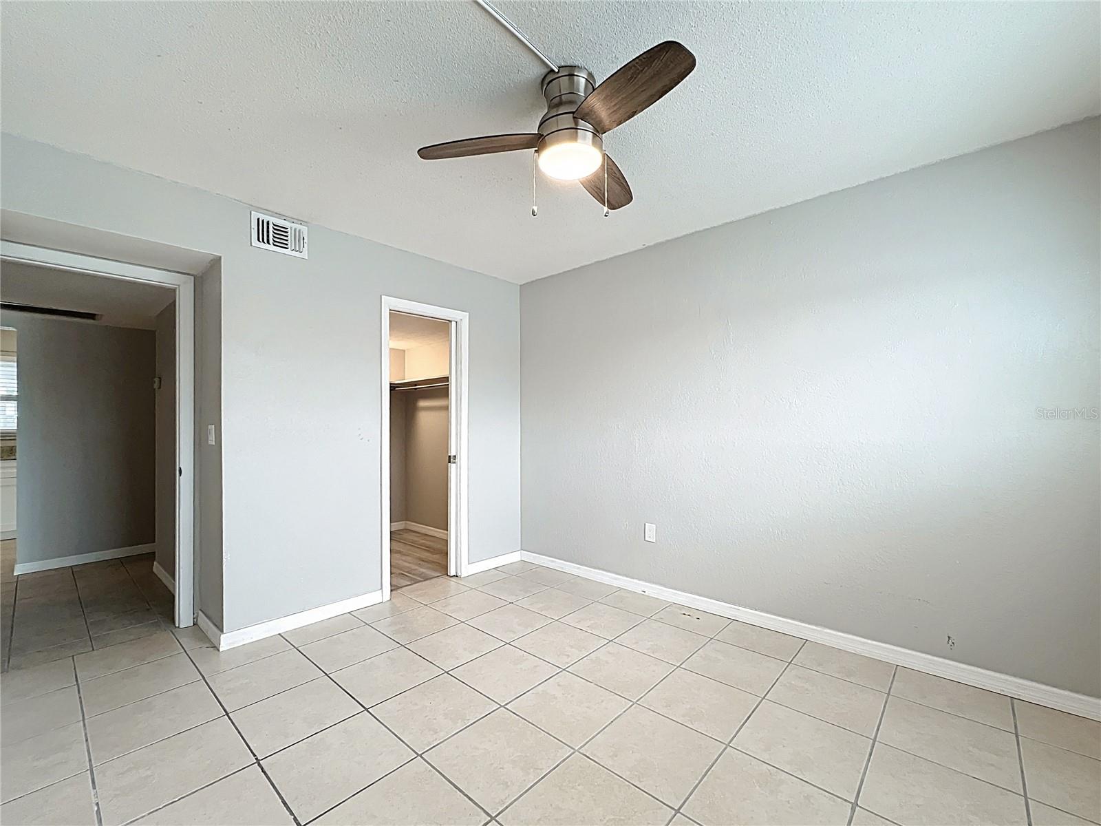 CAPRI ISLE SUB - Residential Lease