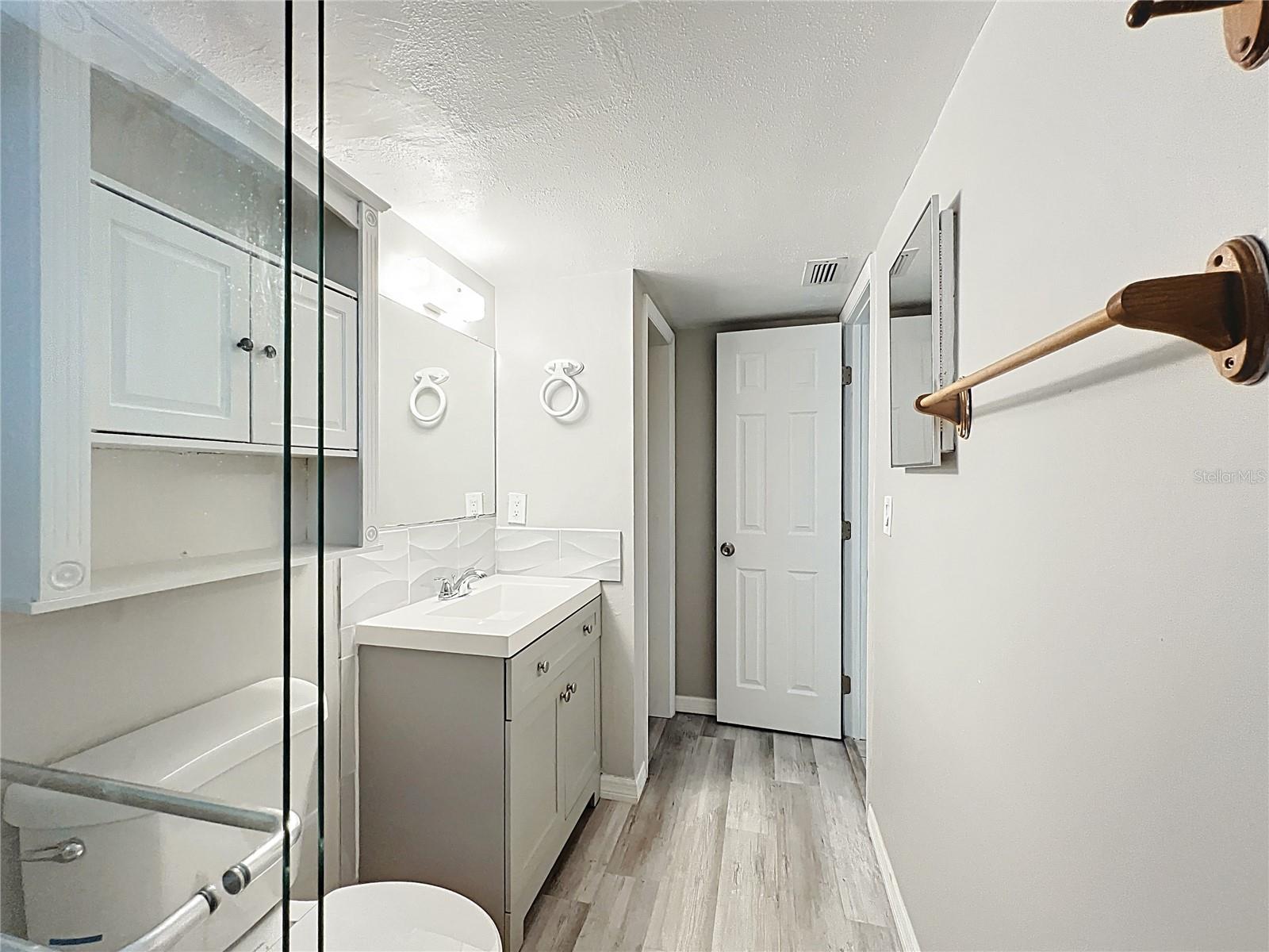 CAPRI ISLE SUB - Residential Lease