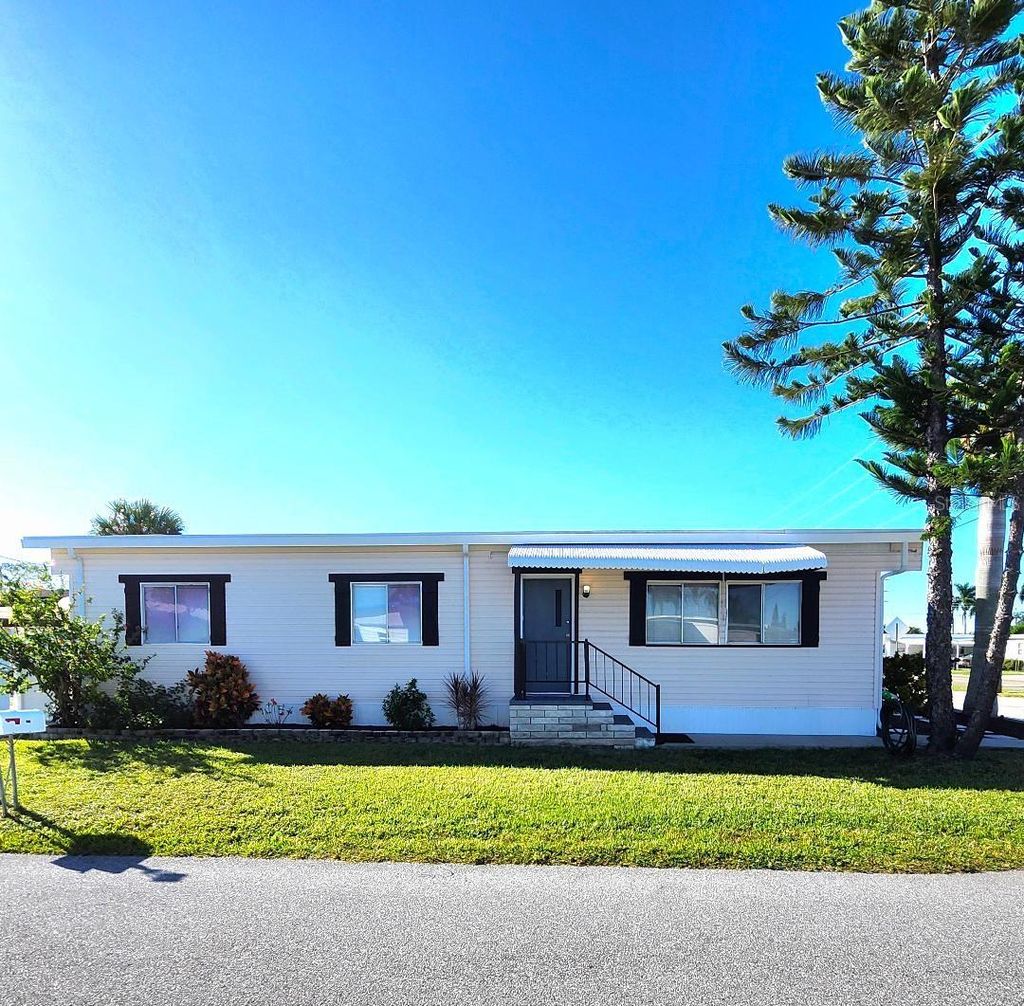 Photo of 416 52nd Avenue Drive W, Bradenton, FL 34207 (MLS # A4668338)
