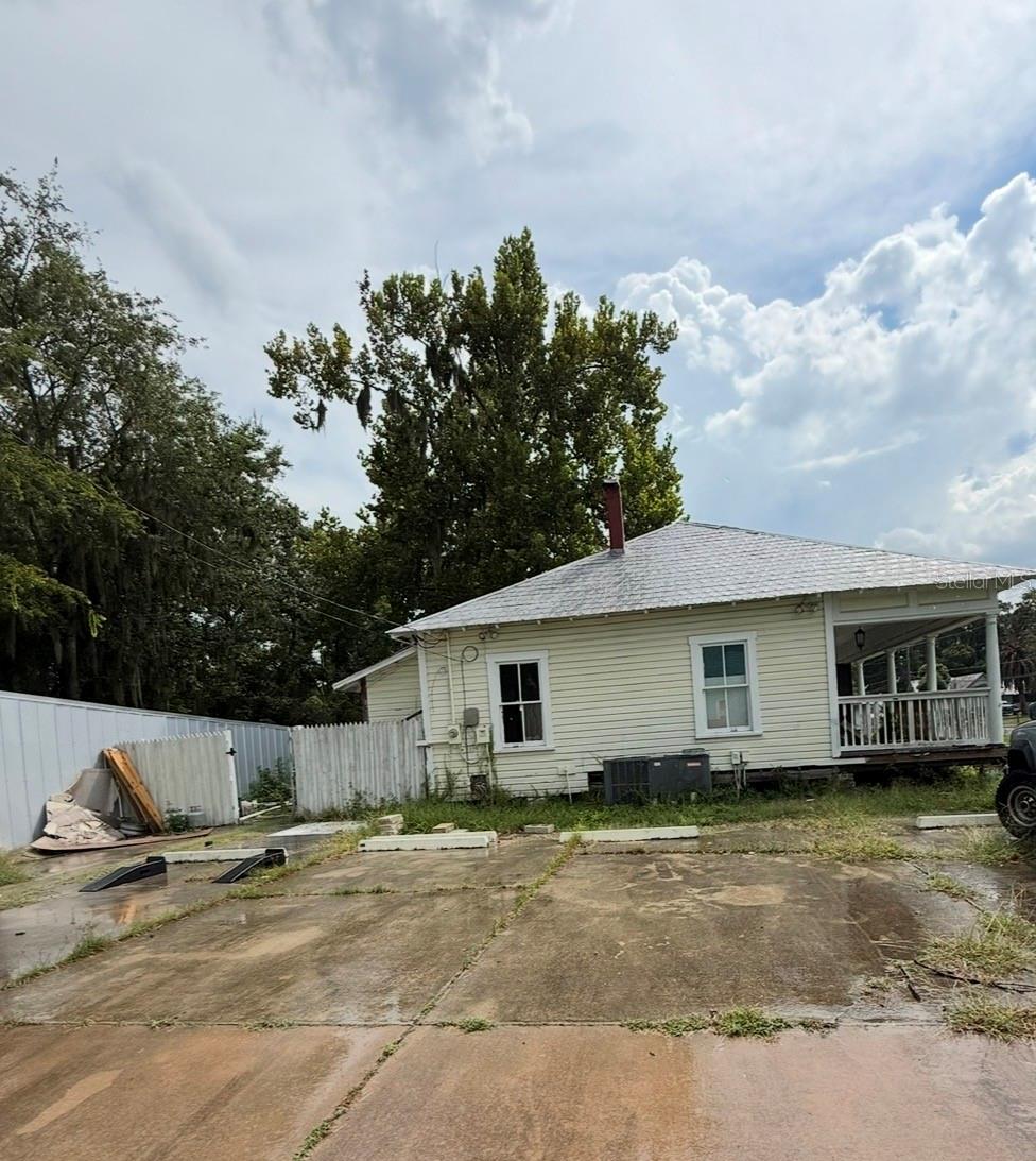 Photo of 18421 High Springs Main St, High Springs, FL 32643 (MLS # GC543789)