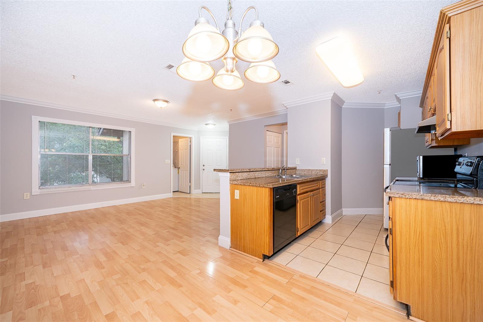 LANDING A CONDOMINIUM THE - Residential