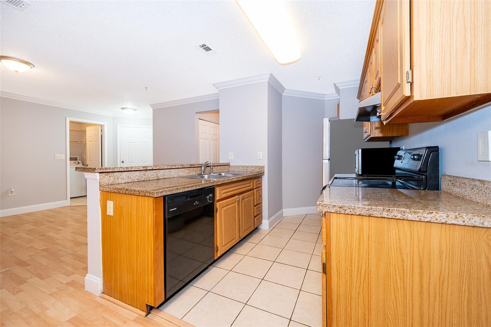 LANDING A CONDOMINIUM THE - Residential