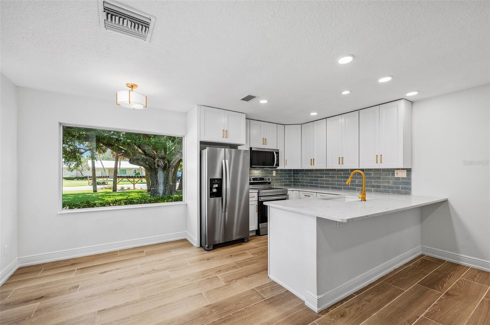 BAY VILLAS - Residential