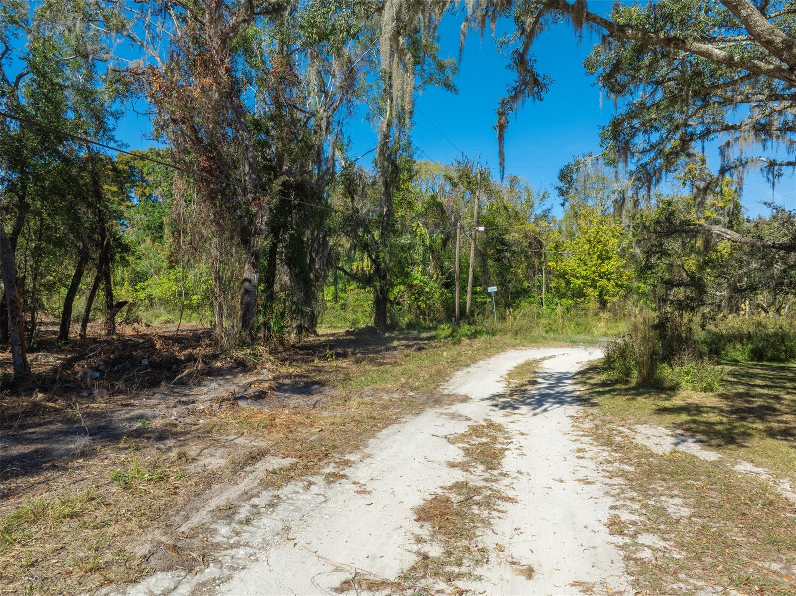 MOON LAKE ESTATES - Land