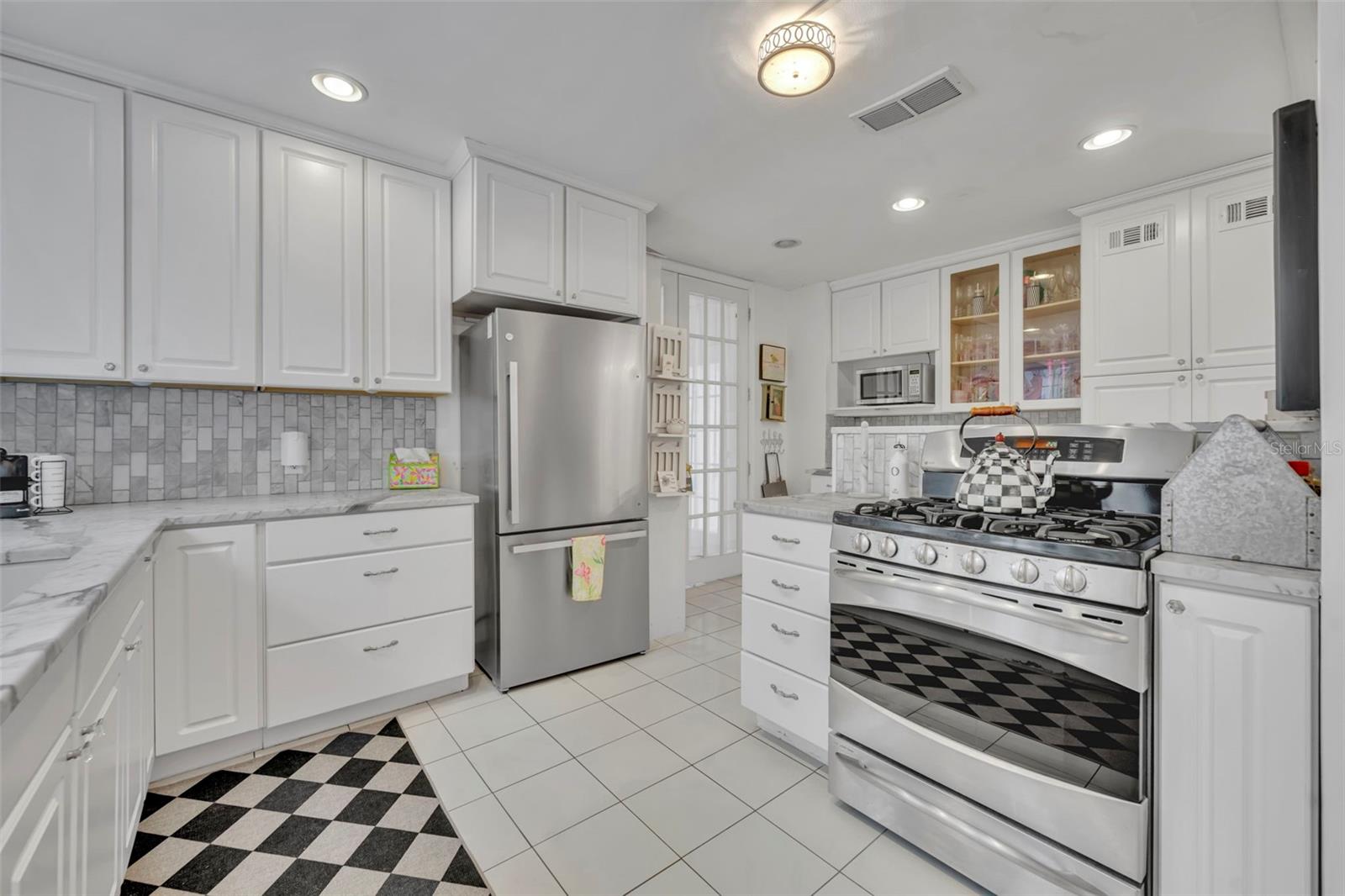 OSCEOLA COURT - Residential