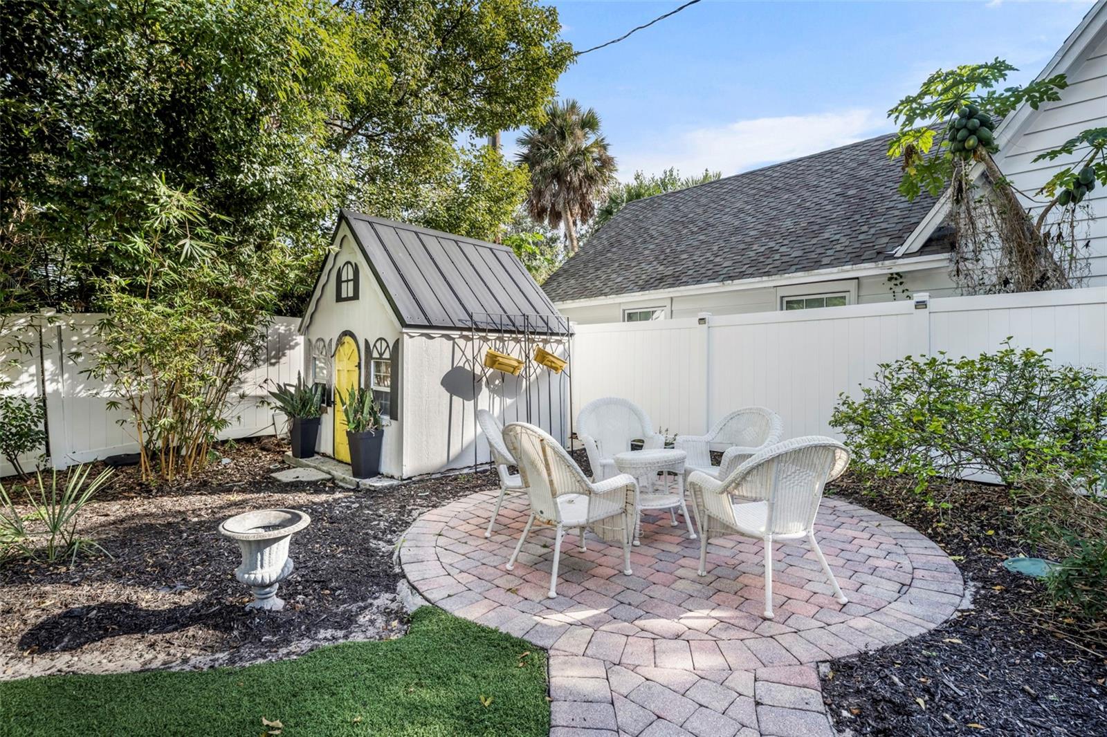 OSCEOLA COURT - Residential