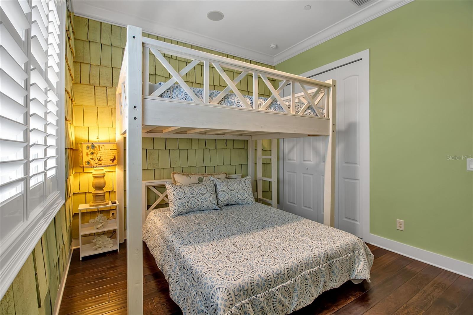 MANGROVE WALK ON HARBOUR ISLE PH 1 - Residential