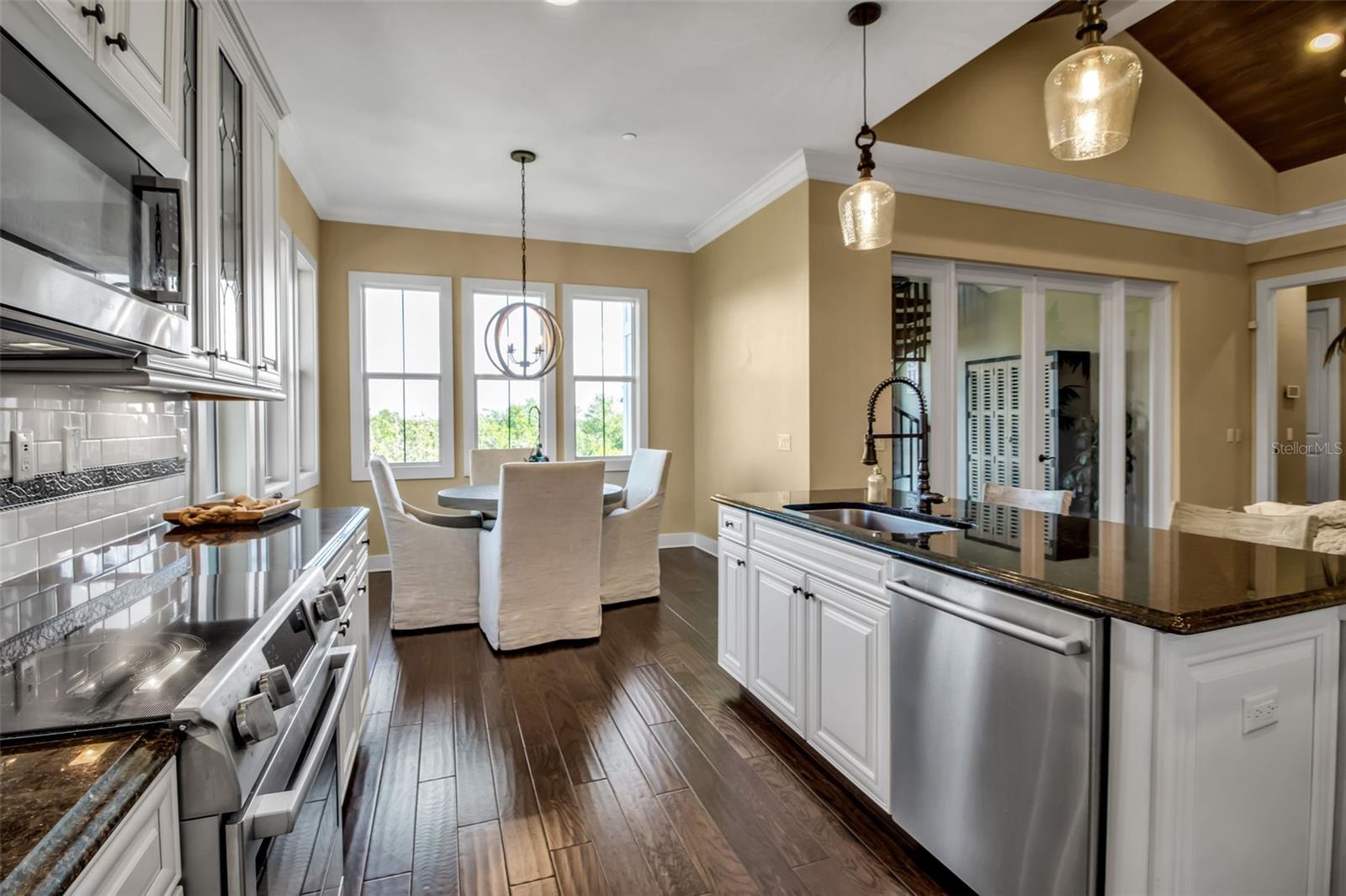 MANGROVE WALK ON HARBOUR ISLE PH 1 - Residential