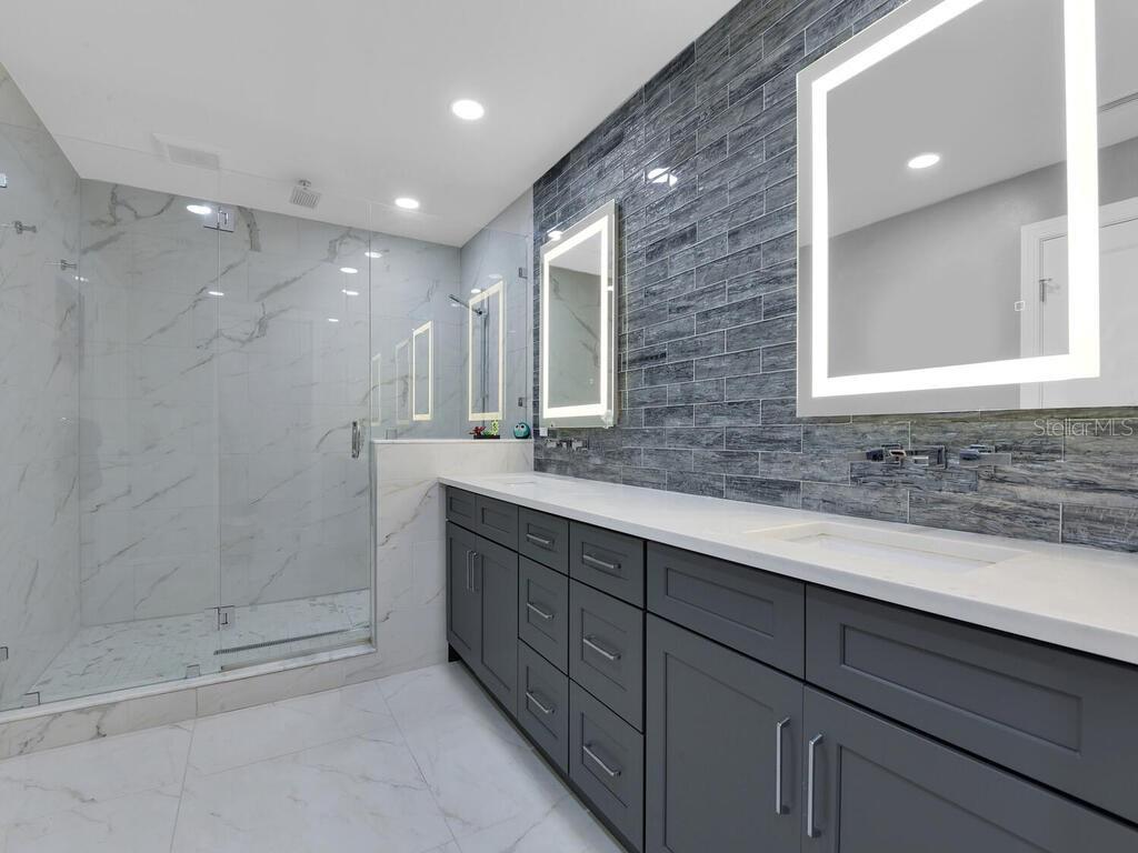 HARBOR CLUB - Residential