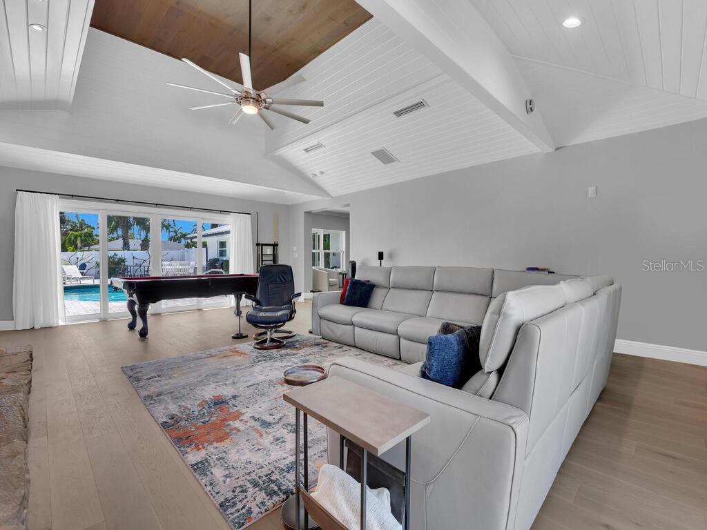 HARBOR CLUB - Residential