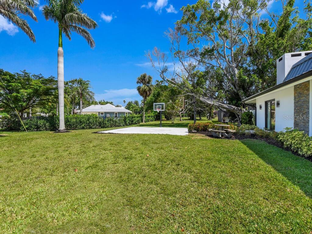 HARBOR CLUB - Residential