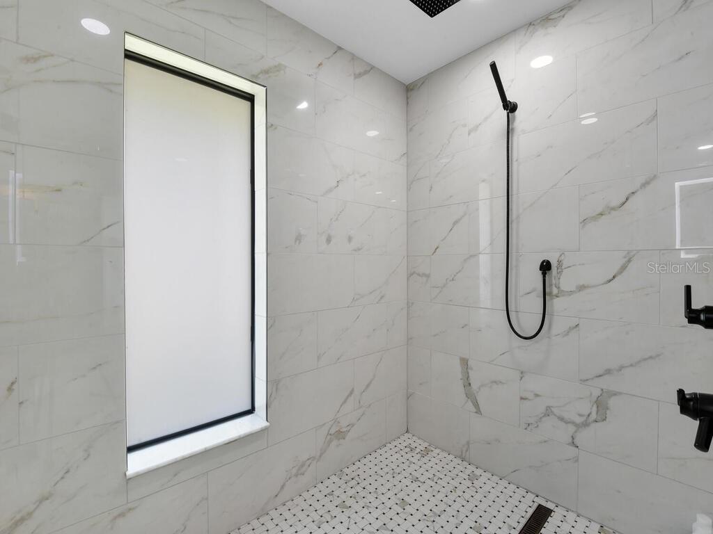 HARBOR CLUB - Residential