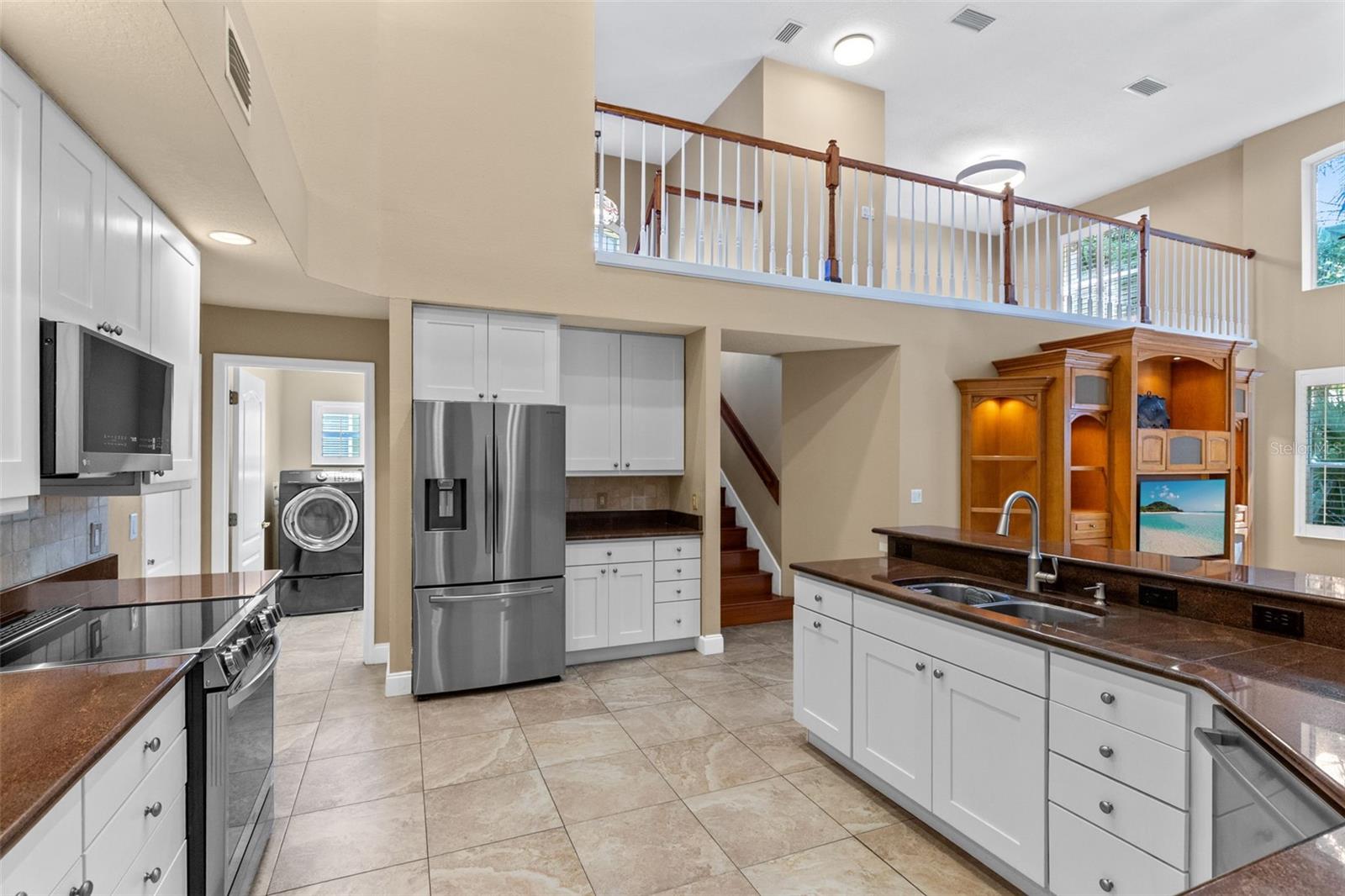 525 SADDLEWOOD LANE