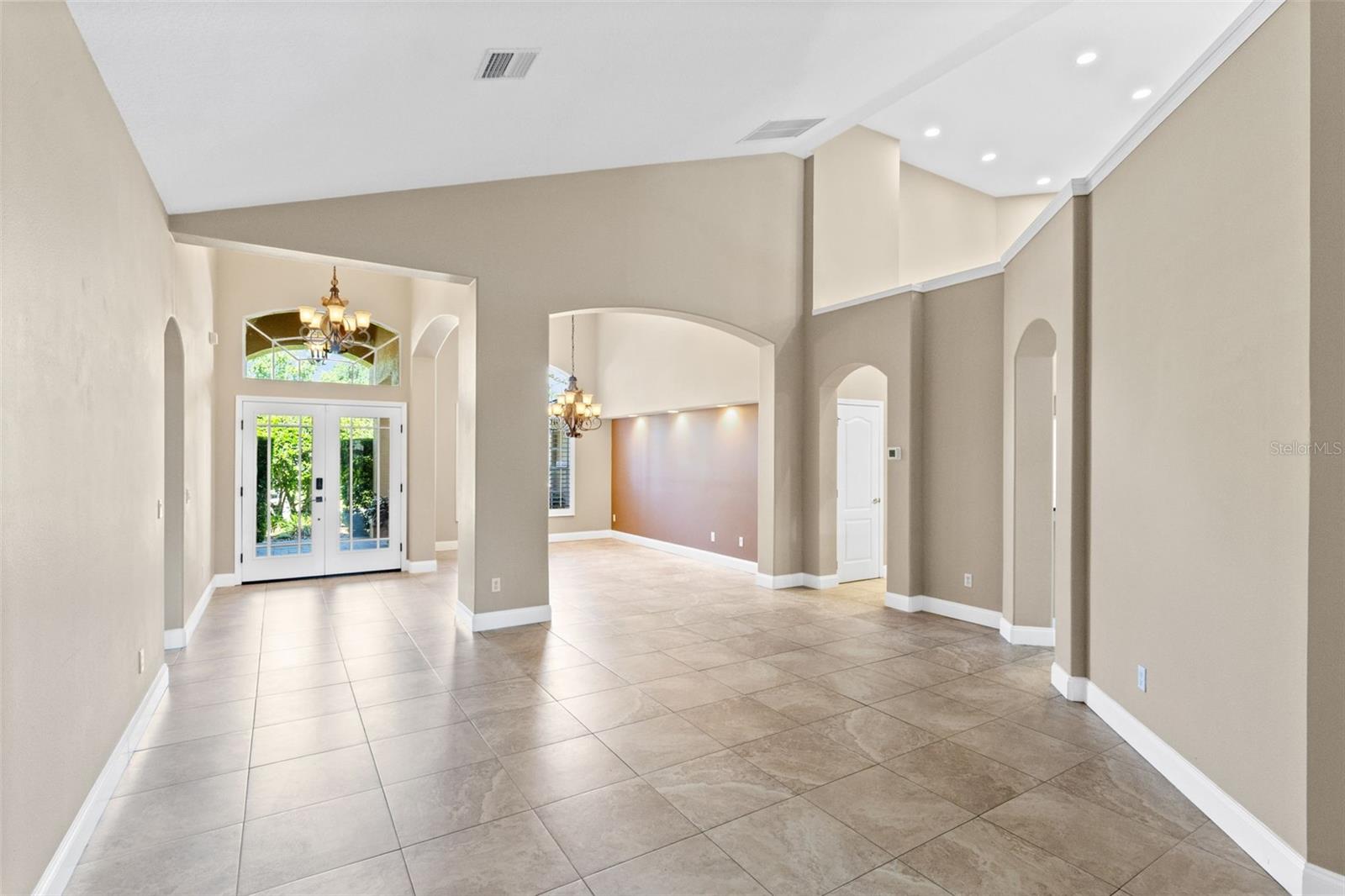 525 SADDLEWOOD LANE