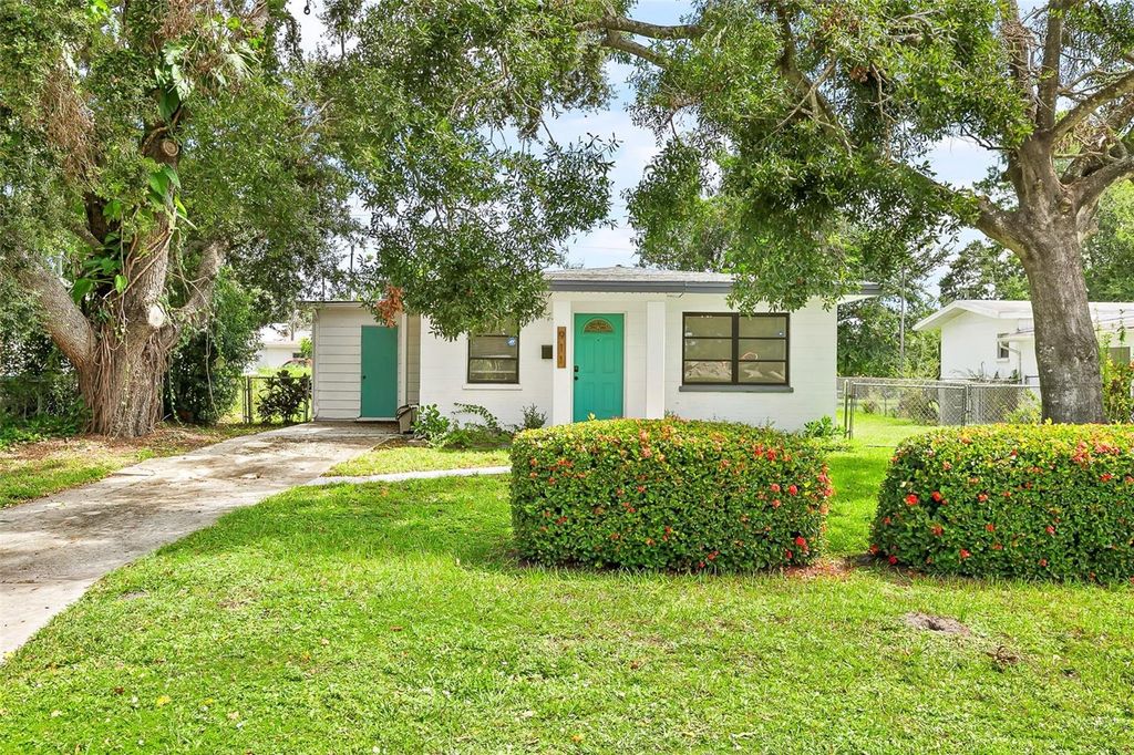 Photo of 911 13th Street E, Bradenton, FL 34208 (MLS # A4666266)