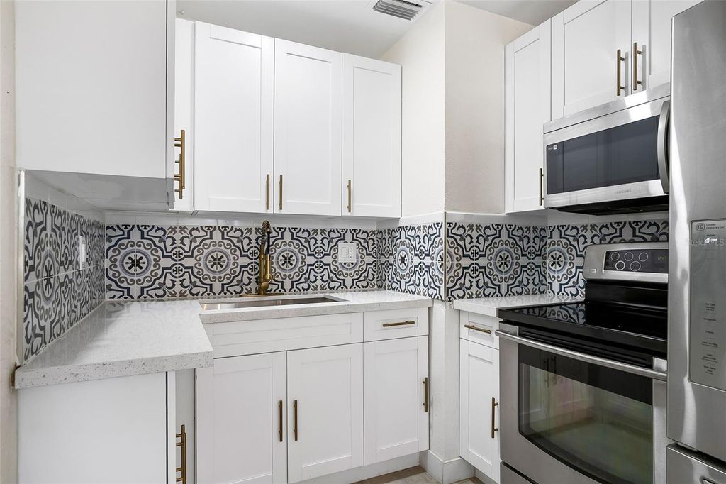Photo of 911 13th Street E, Bradenton, FL 34208 (MLS # A4666266)