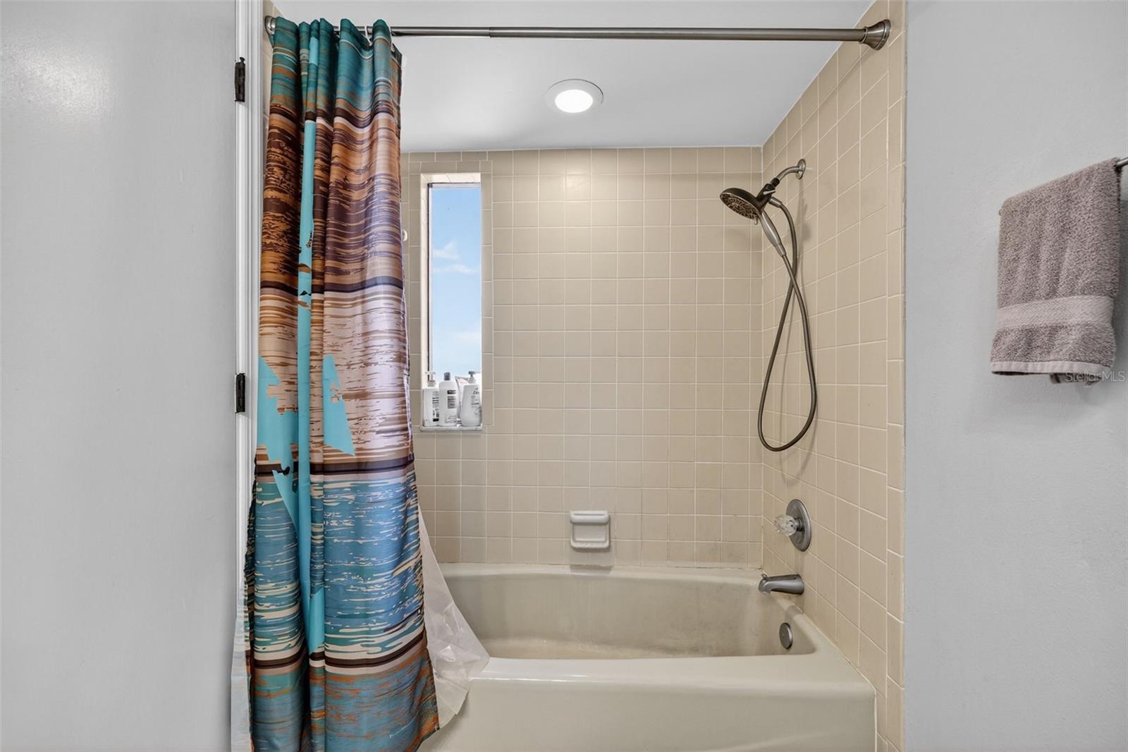 VILLAGE COVE TWNHS CONDO - Residential