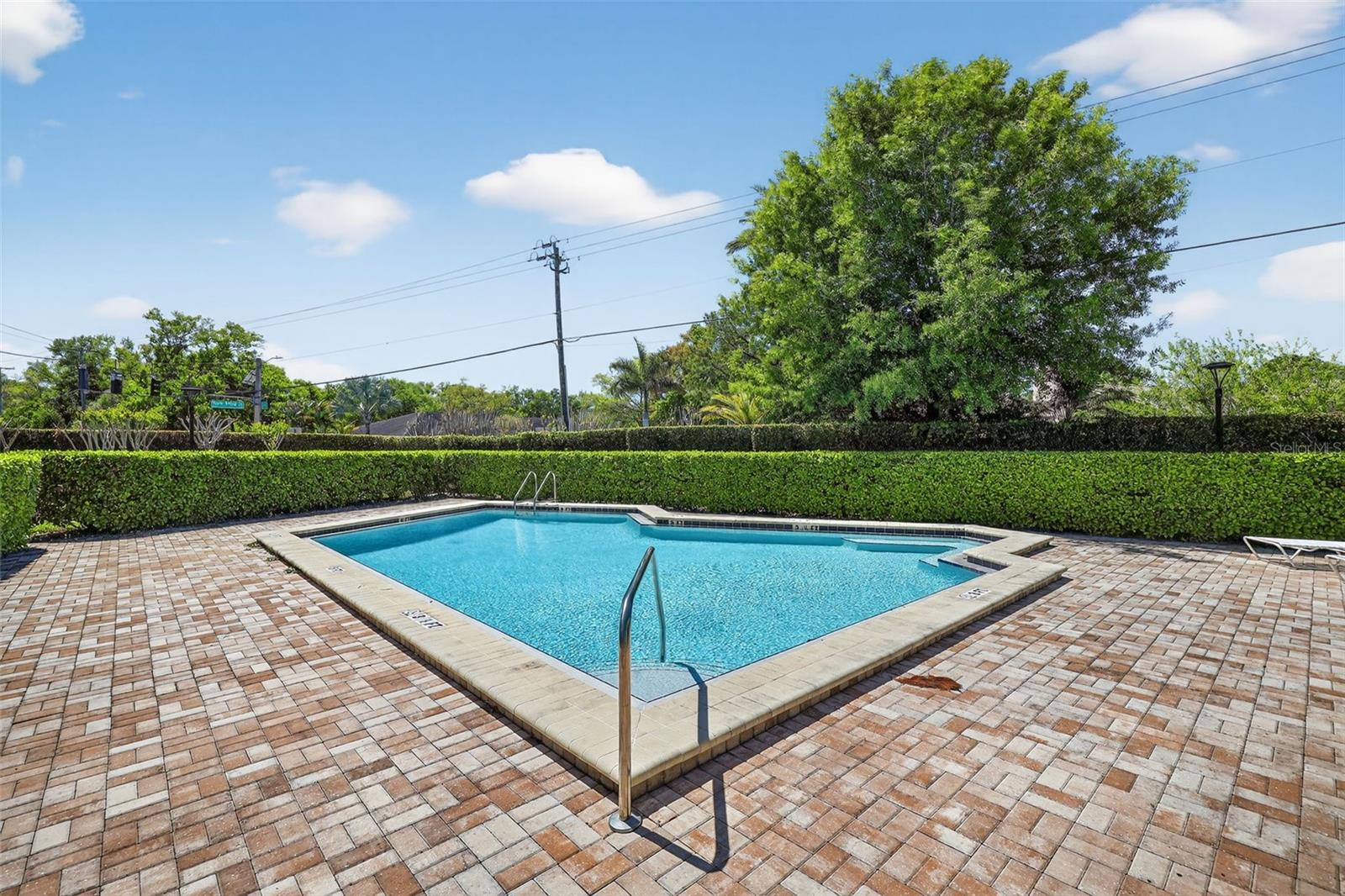 VILLAGE COVE TWNHS CONDO - Residential