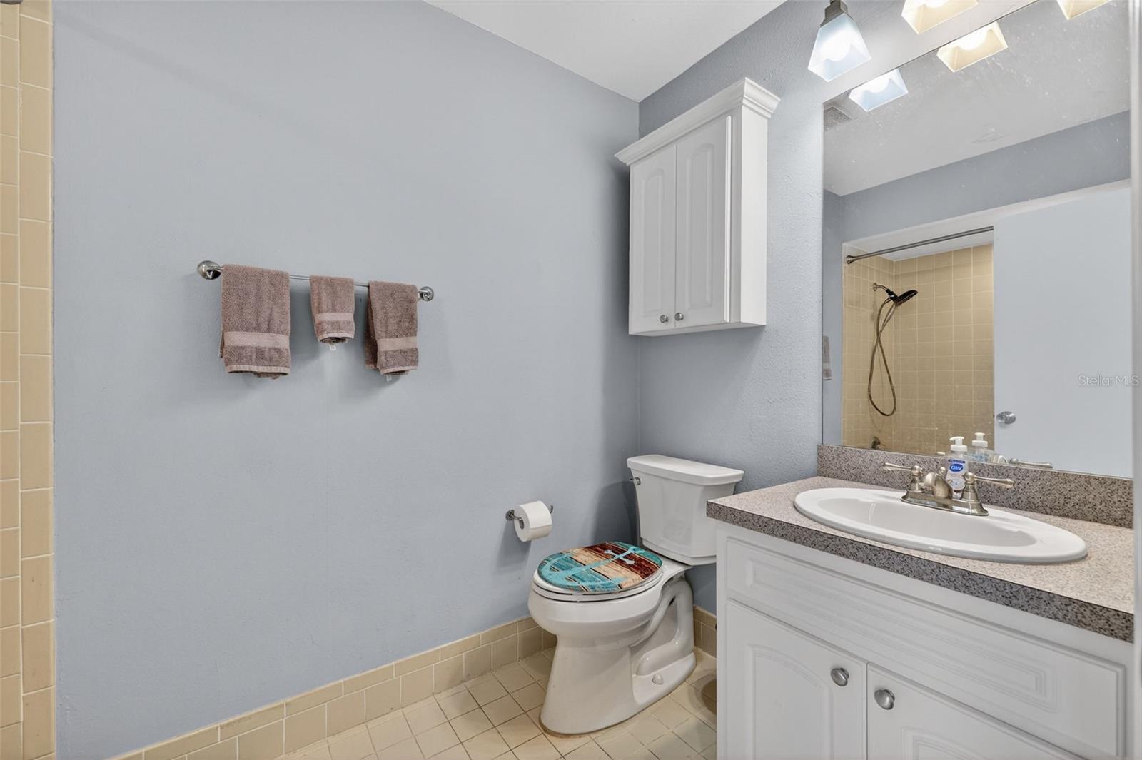 VILLAGE COVE TWNHS CONDO - Residential