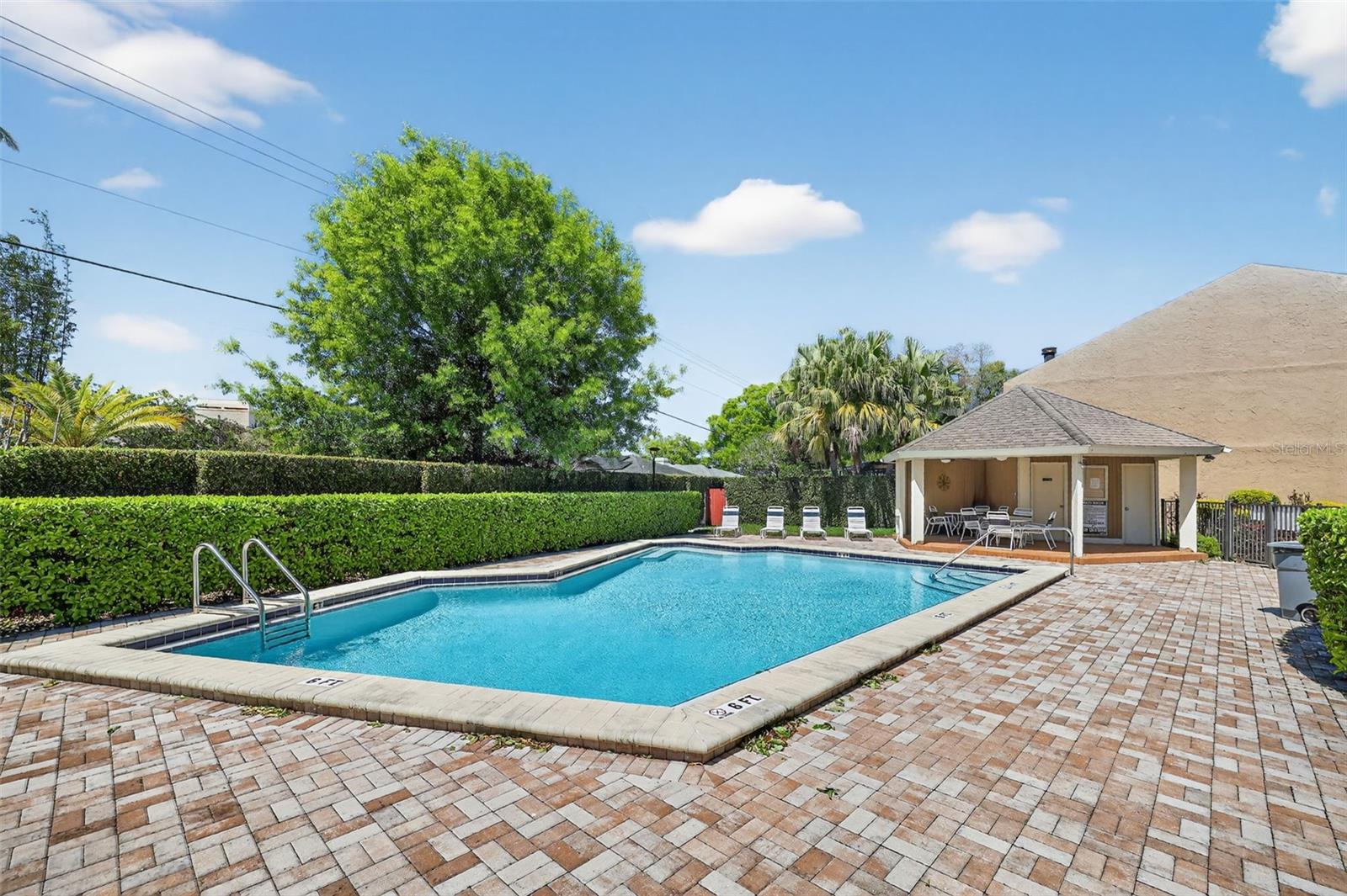 VILLAGE COVE TWNHS CONDO - Residential