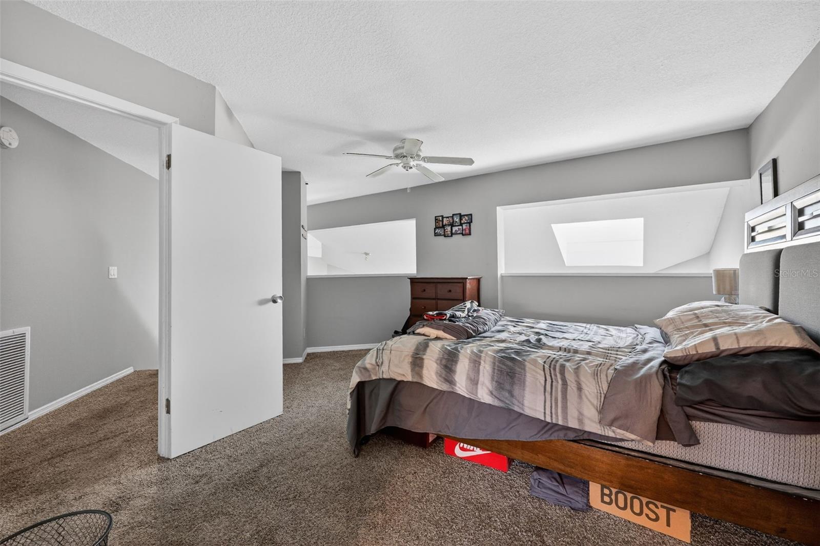 VILLAGE COVE TWNHS CONDO - Residential