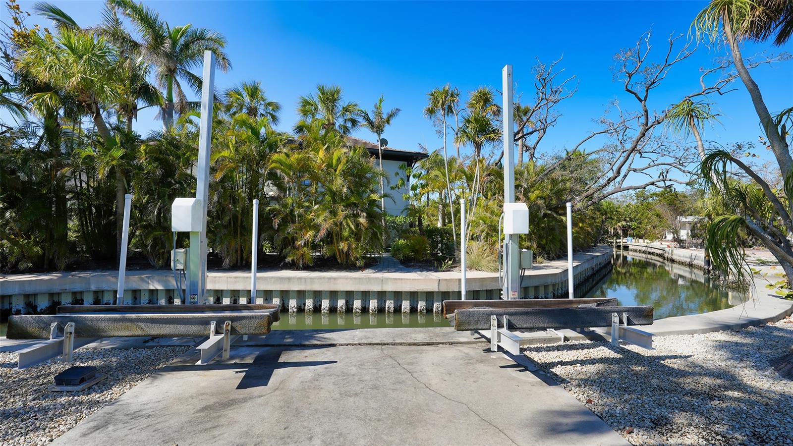 BAY ISLAND - Residential