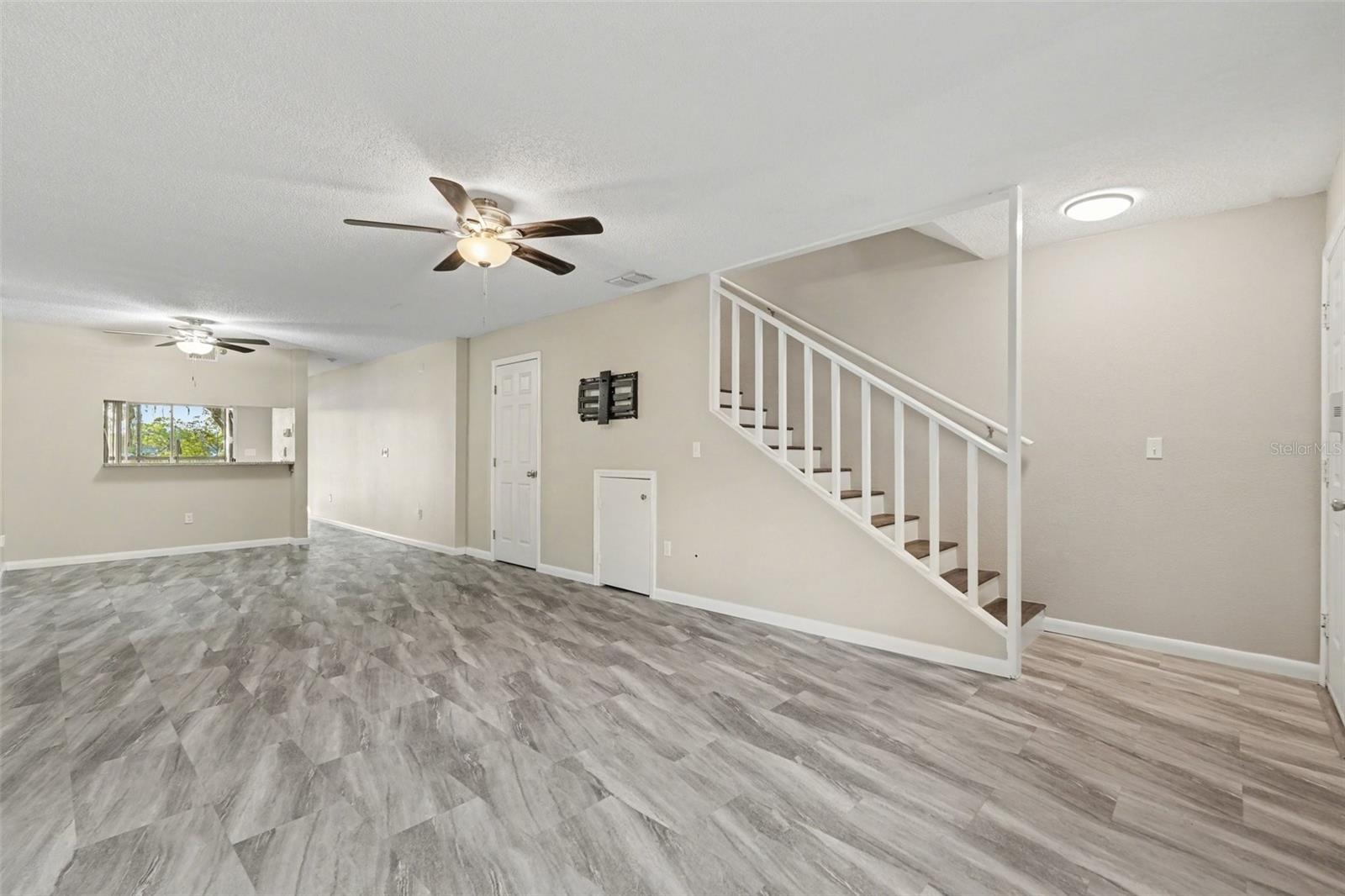 WATERSIDE CONDO III - Residential