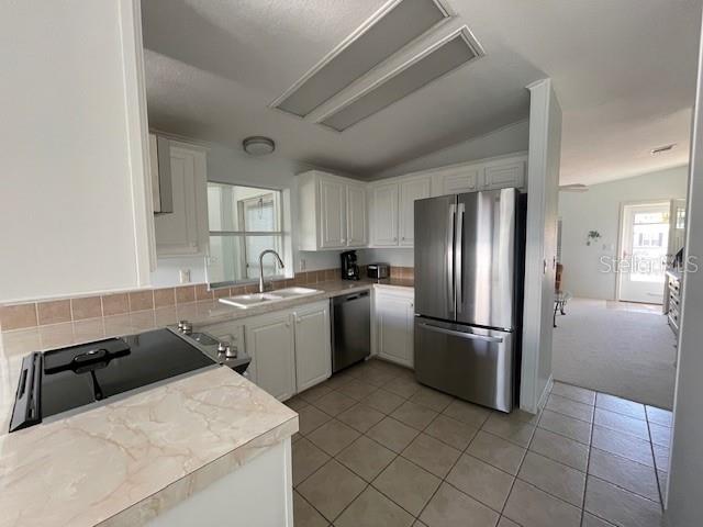 COUNTRY CLUB ESTATES - Residential