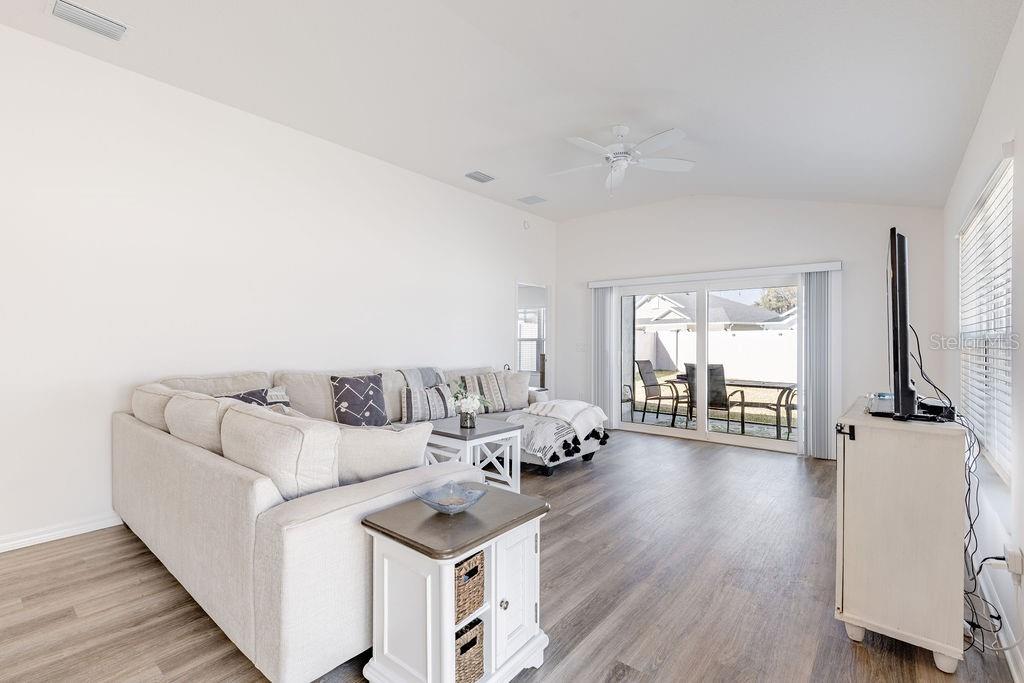 VILLAGES/SOUTHERN OAKS UN 151 - Residential