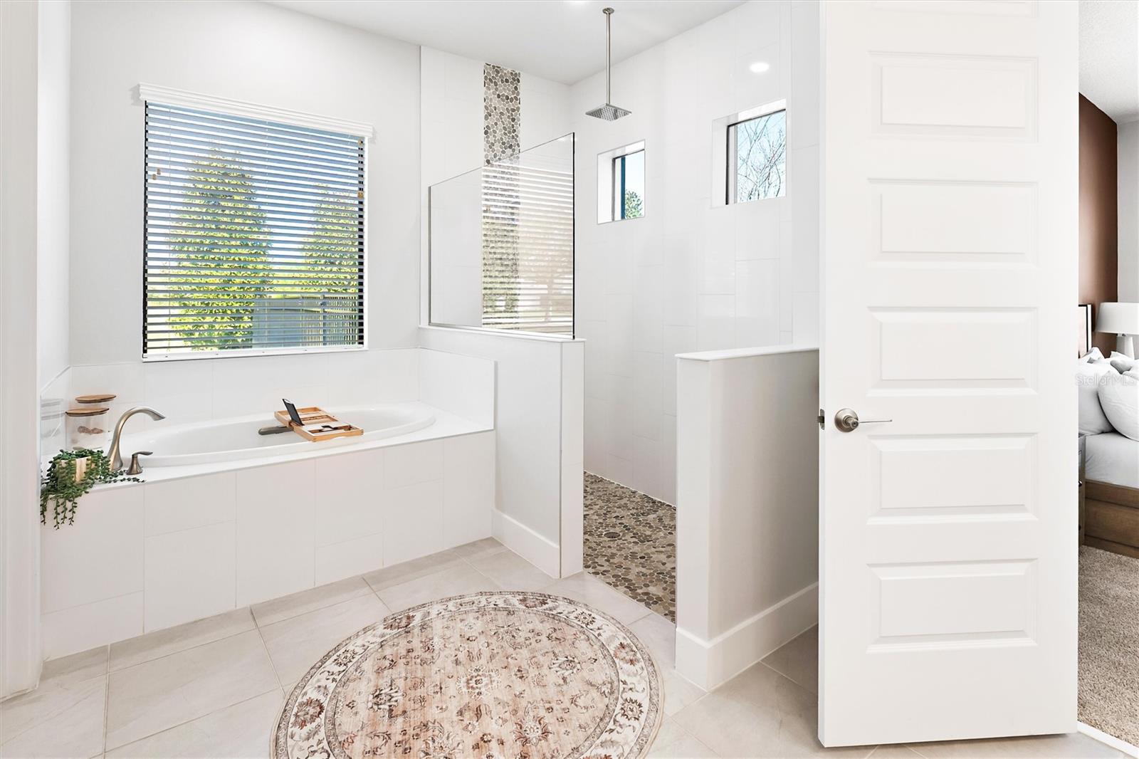 HEATHROW COUNTRY ESTATE - Residential