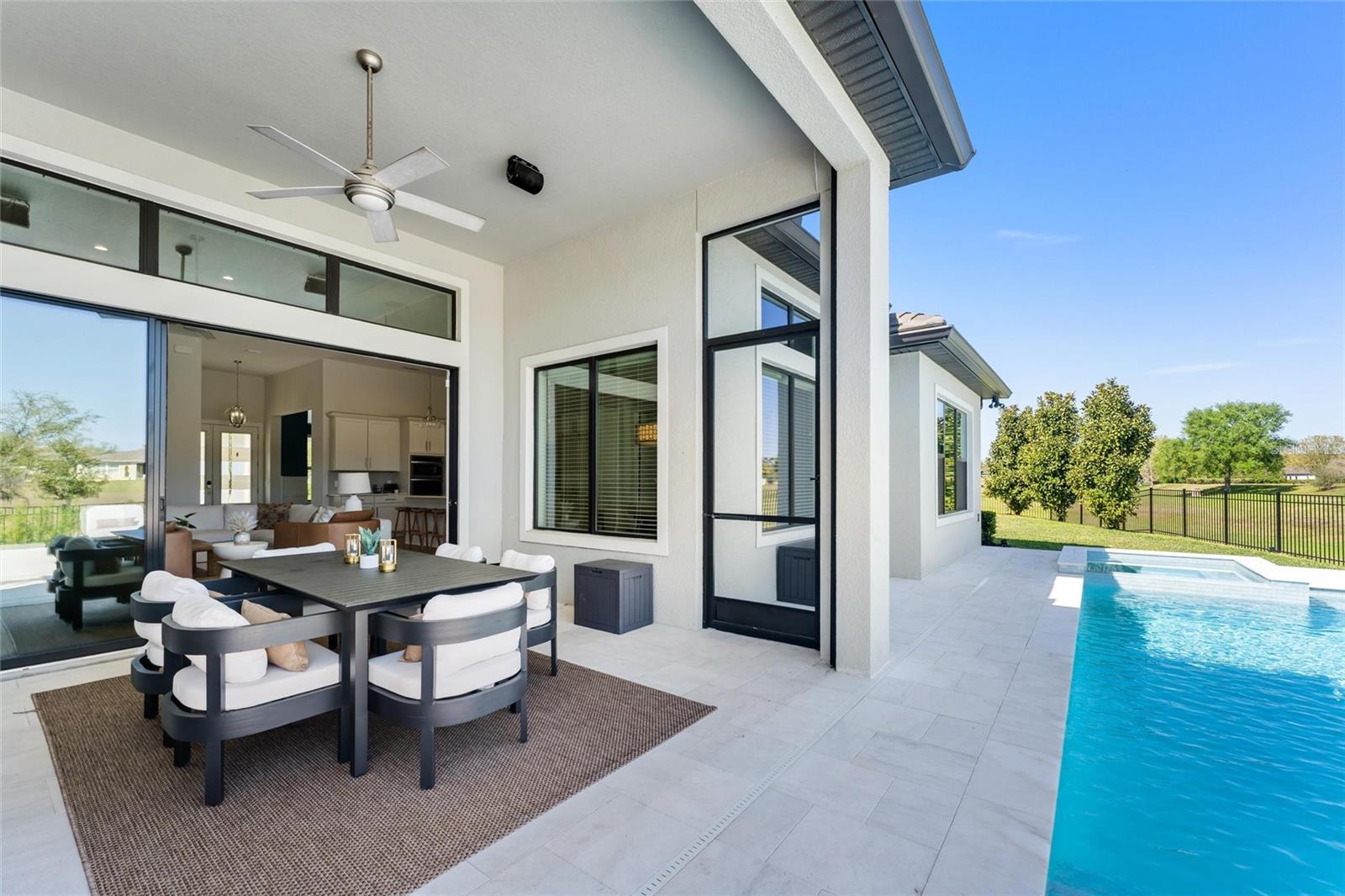 HEATHROW COUNTRY ESTATE - Residential