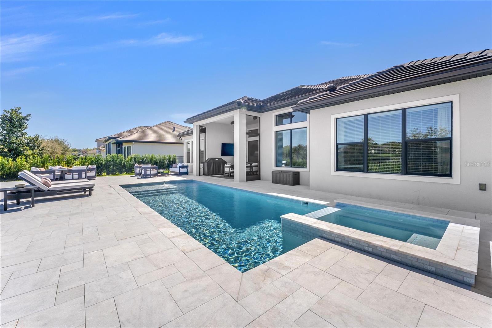 HEATHROW COUNTRY ESTATE - Residential