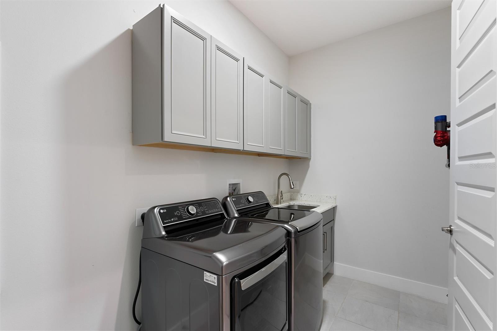 HEATHROW COUNTRY ESTATE - Residential