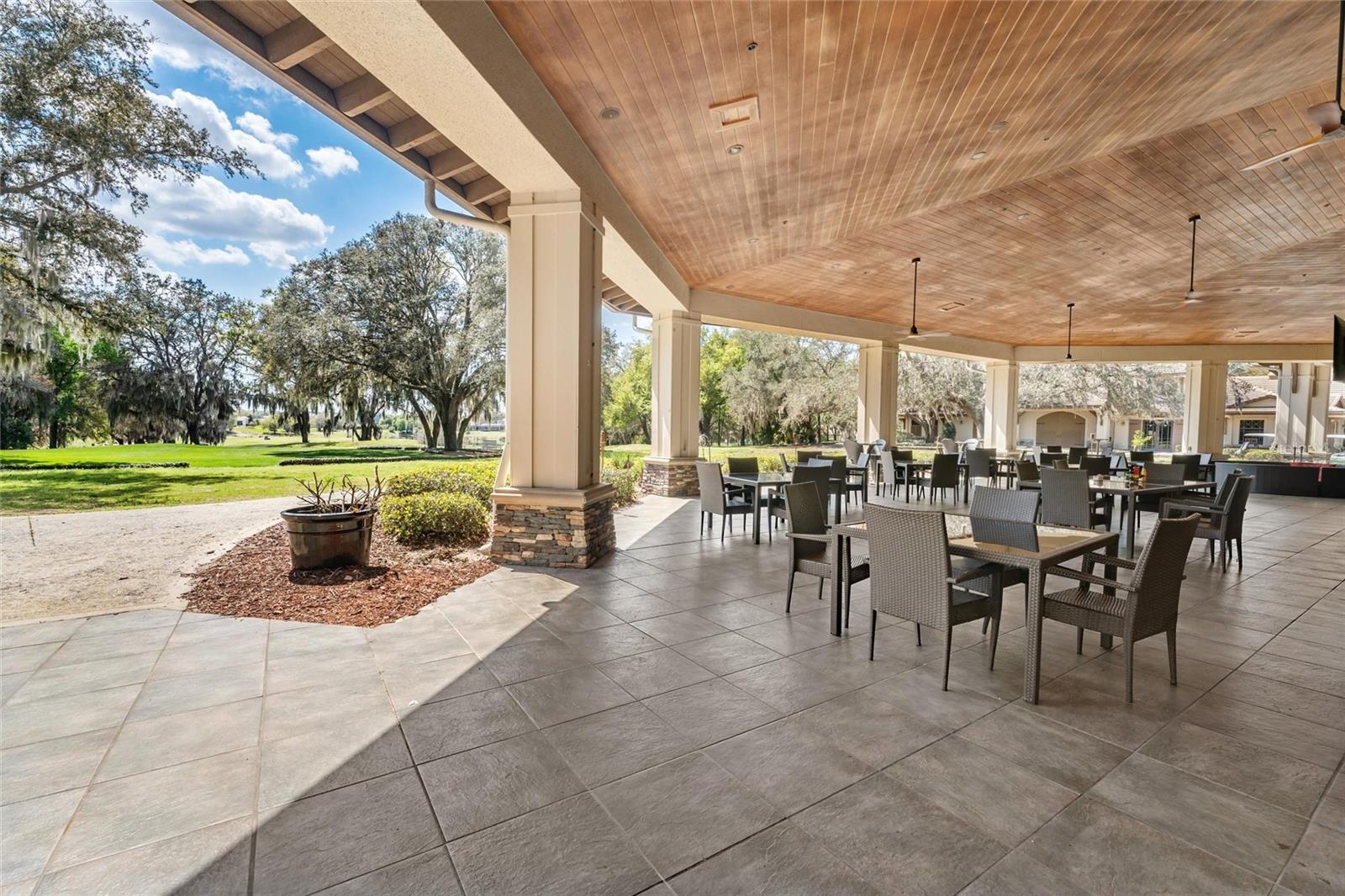 HEATHROW COUNTRY ESTATE - Residential